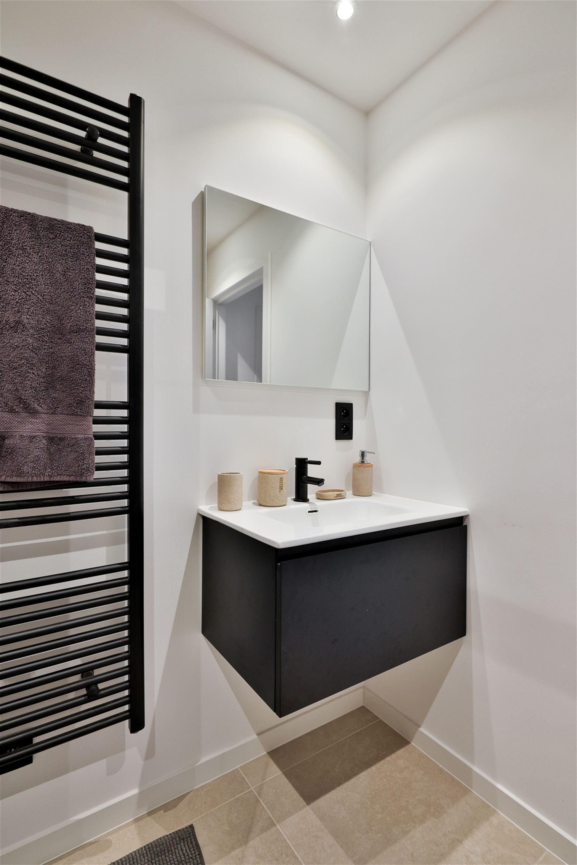 knap vernieuwd 3-slpkamer duplex appartement mét grote tuin foto 12