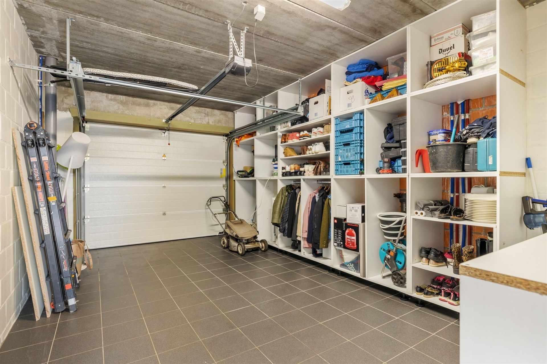 Recente gezinswoning met 3 slaapkamers en inpandige garage (BJ 2014) foto 24