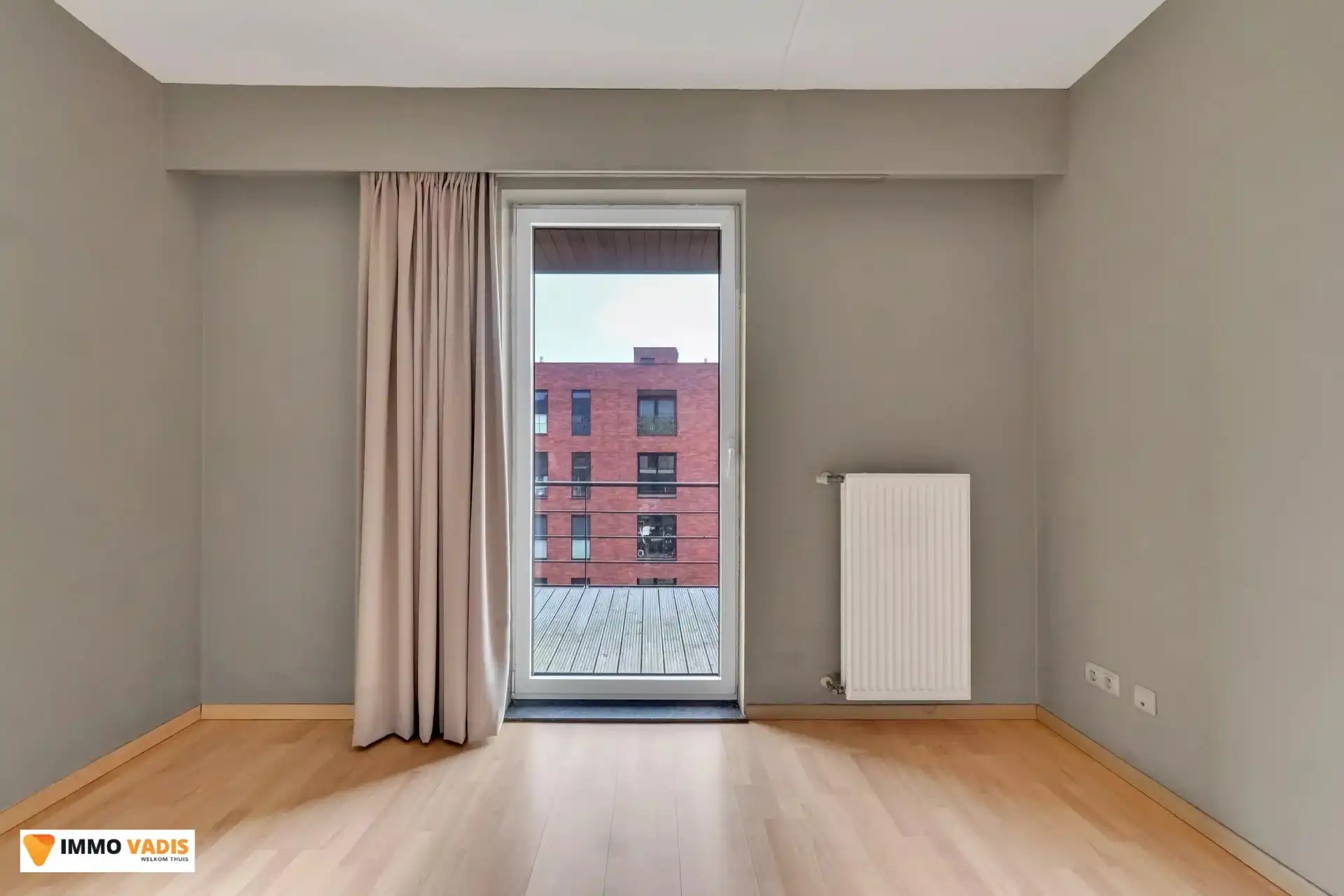 Goed onderhouden appartement met twee slaapkamers, terras en afgesloten parkeerplaats foto 9