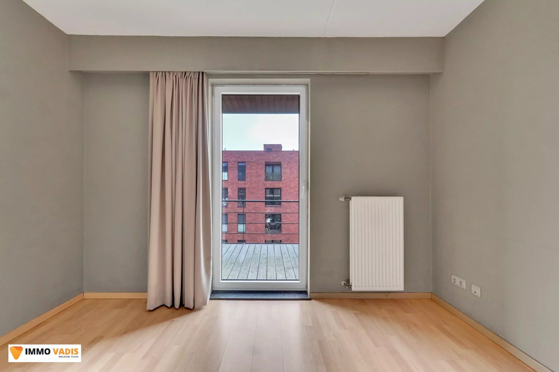 Goed onderhouden appartement met twee slaapkamers, terras en afgesloten parkeerplaats foto 9