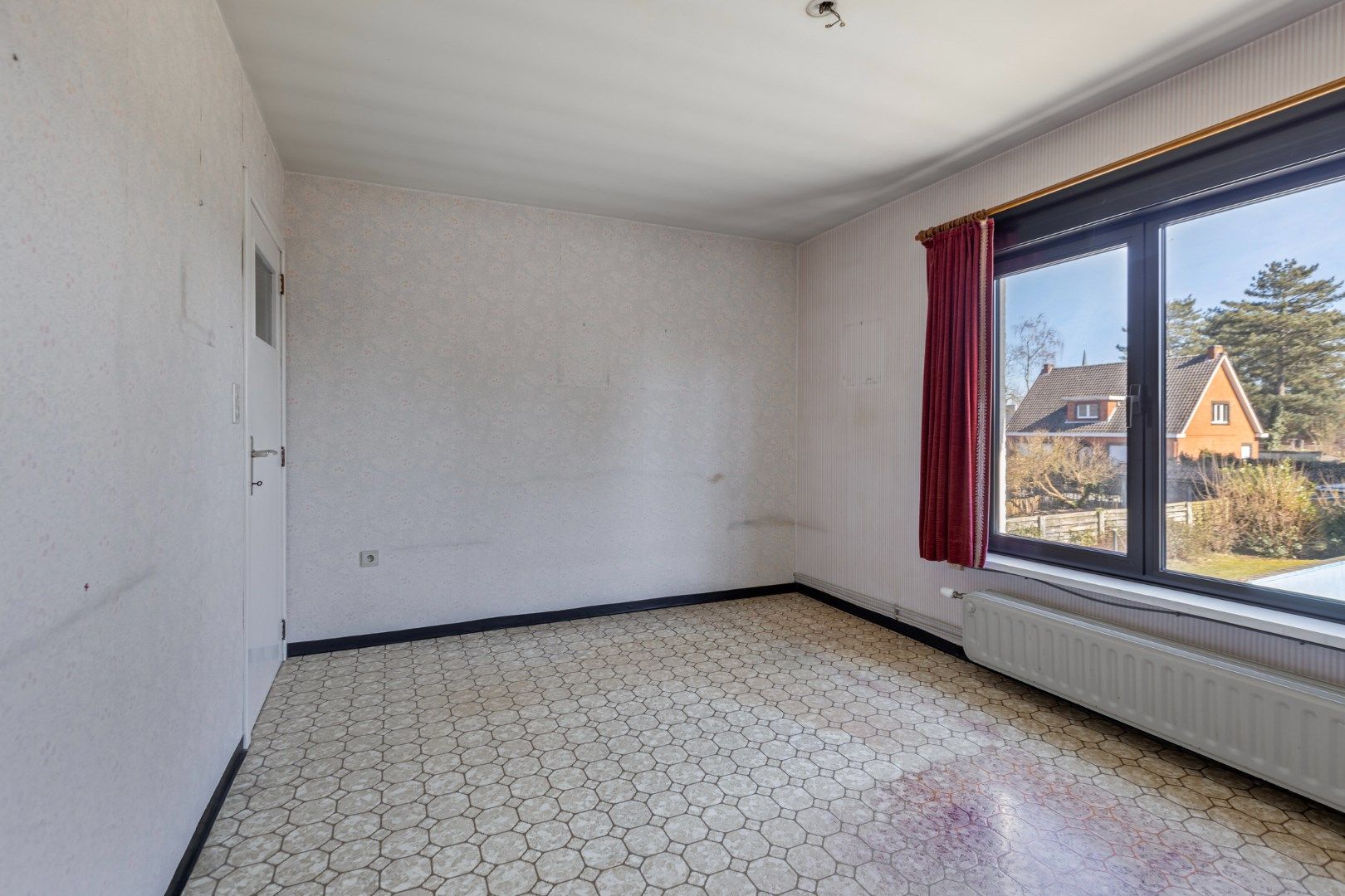 Te renoveren woning met garage en ruime tuin nabij het centrum van Dessel ! foto 17