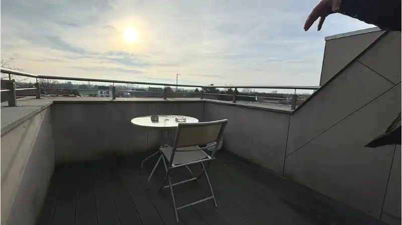 Instapklaar 2-slaapkamerappartement met TERRAS en AUTOSTANDPLAATS te huur in Torhout foto 8