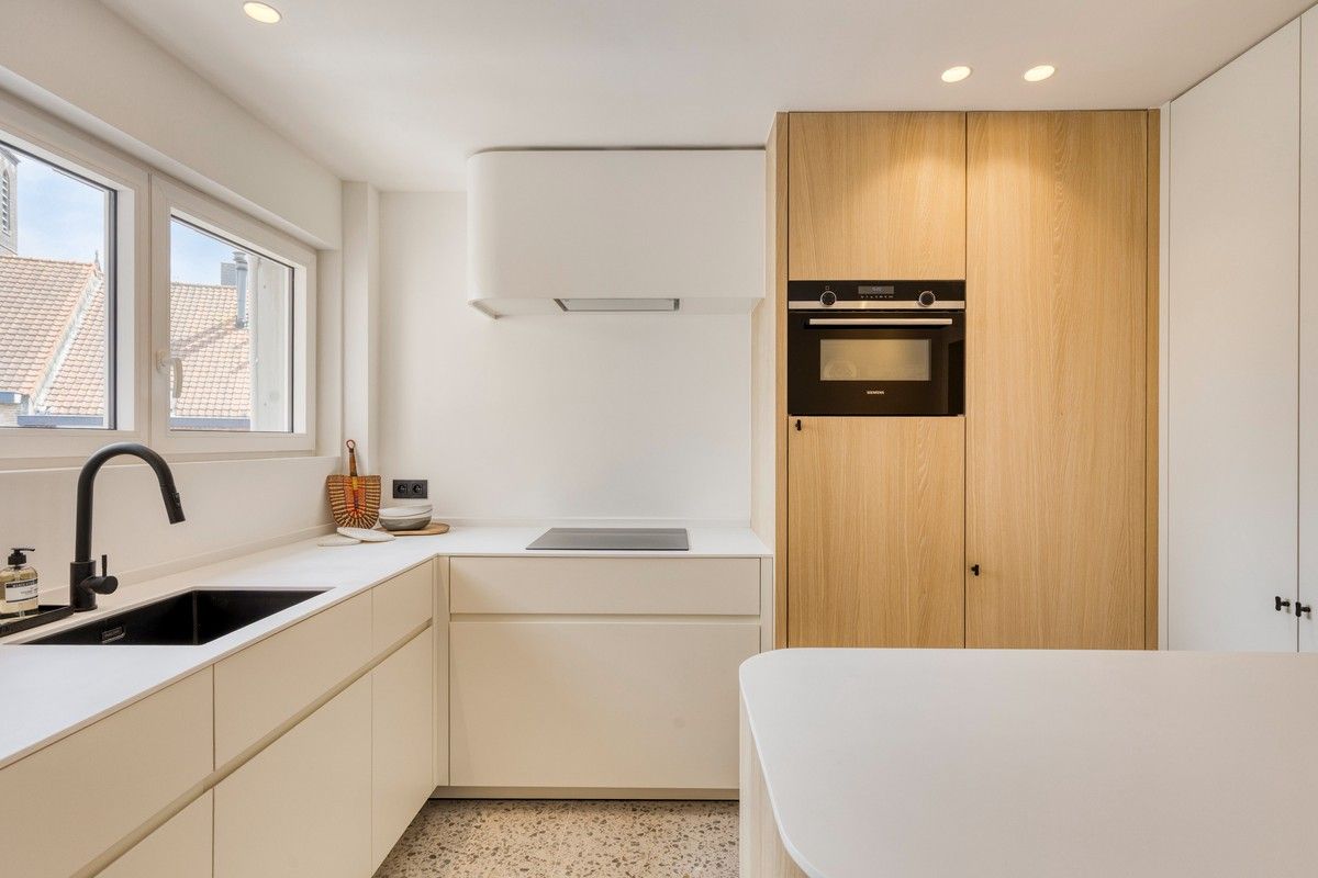 Elegant en tijdloos gerenoveerd appartement met 3 grote slaapkamers. foto 6