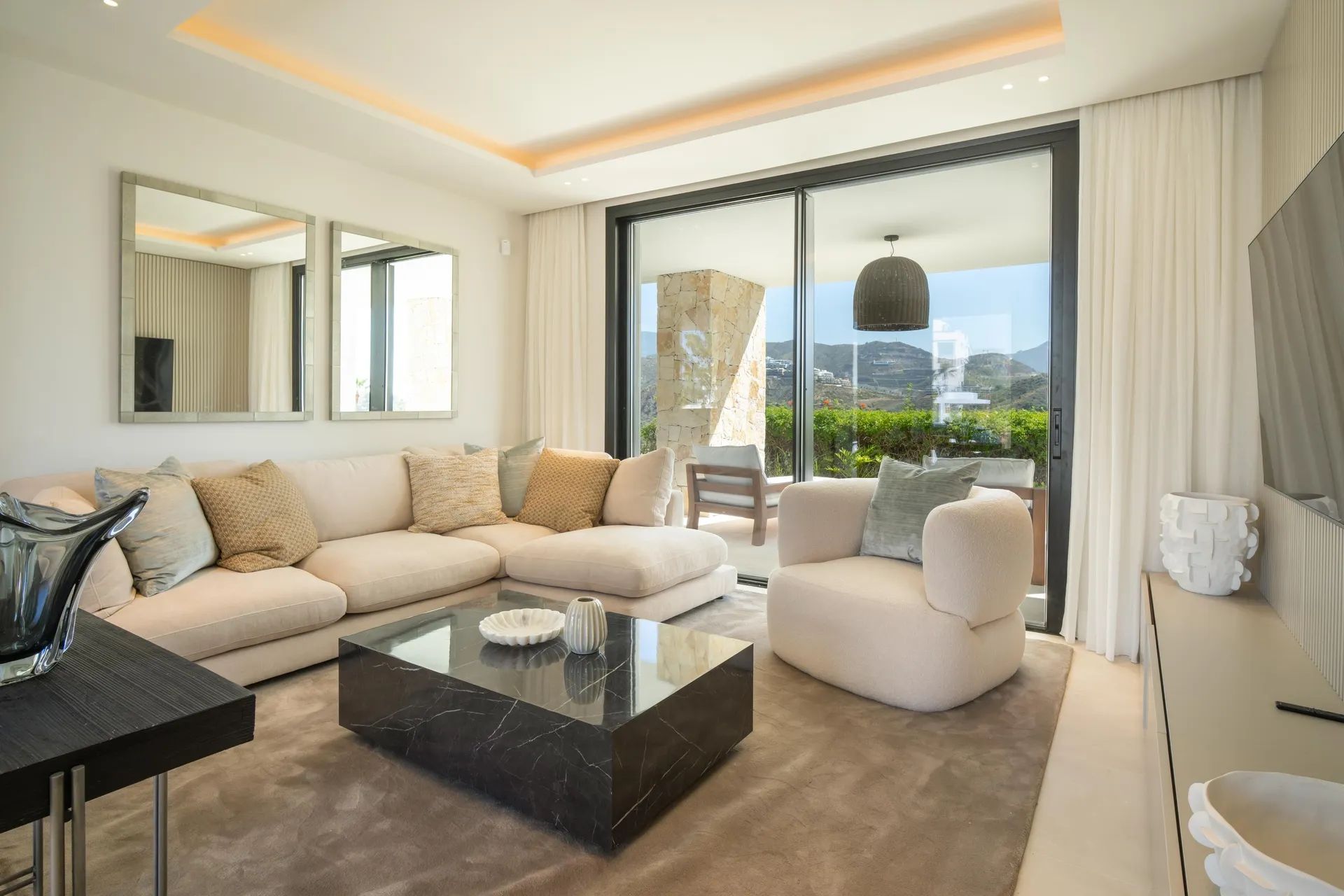 Ongekende luxe in Marbella: exclusieve nieuwbouw villa met panoramisch zicht en 5-sterren faciliteiten foto 9
