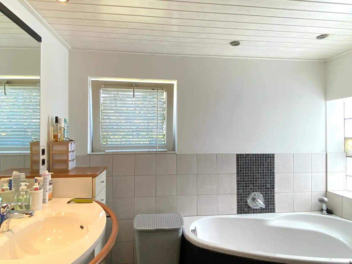 CHARMANTE ALLEENSTAANDE WONING MET 3 SLPKS EN TUIN  foto 7