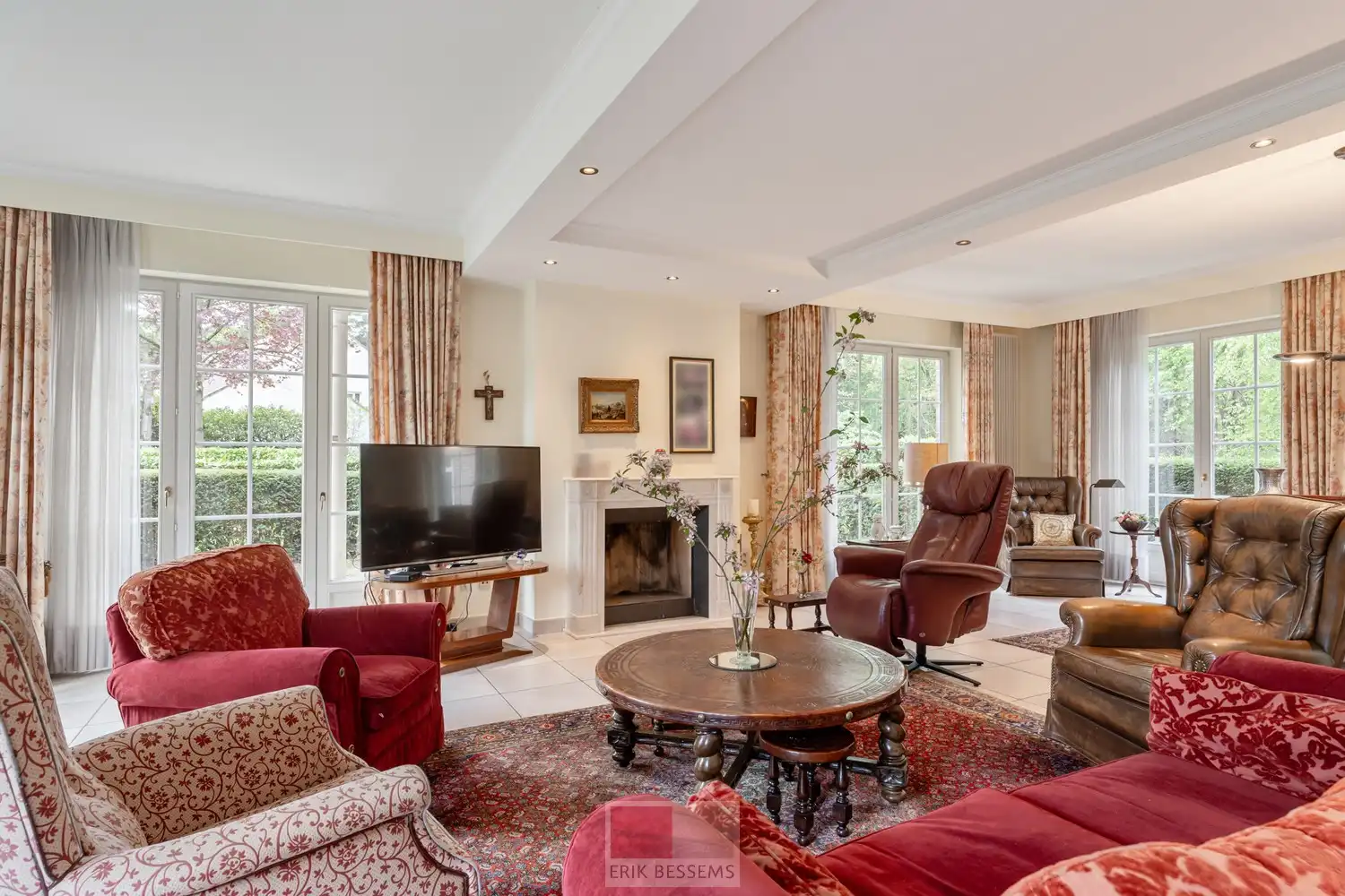 Exclusieve villa met natuurleien dak, gelegen op een unieke toplocatie in het prachtige Maasmechelen, gelegen op een perceel van 3295m². foto 12