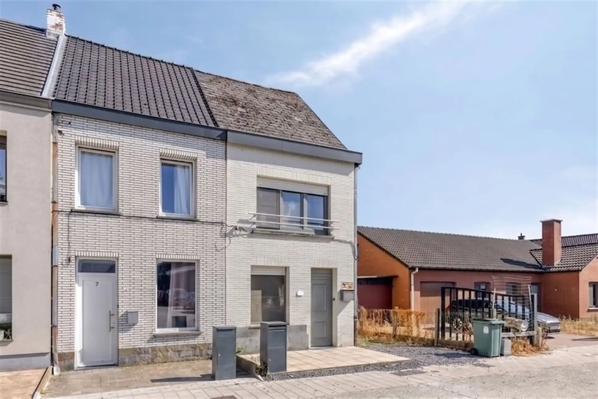 Goed gelegen degelijk huis in Eine. foto 2