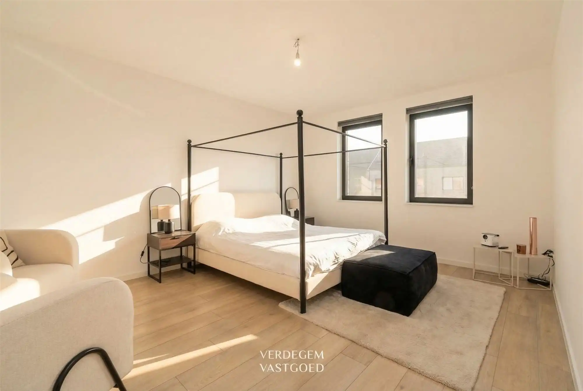 Verrassend ruime woning met 3 slaapkamers, autostaanplaats en zwemvijver foto 6