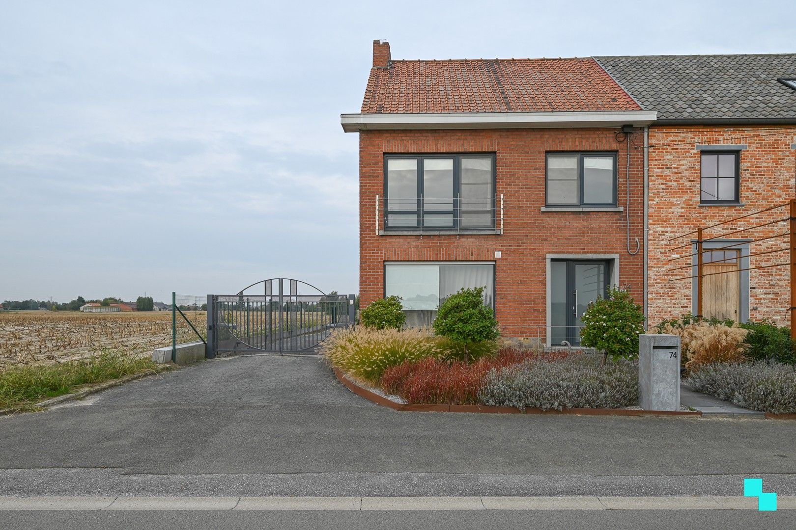 Landelijk gelegen gerenoveerde woning met opslagruimte te Ingelmunster foto 2