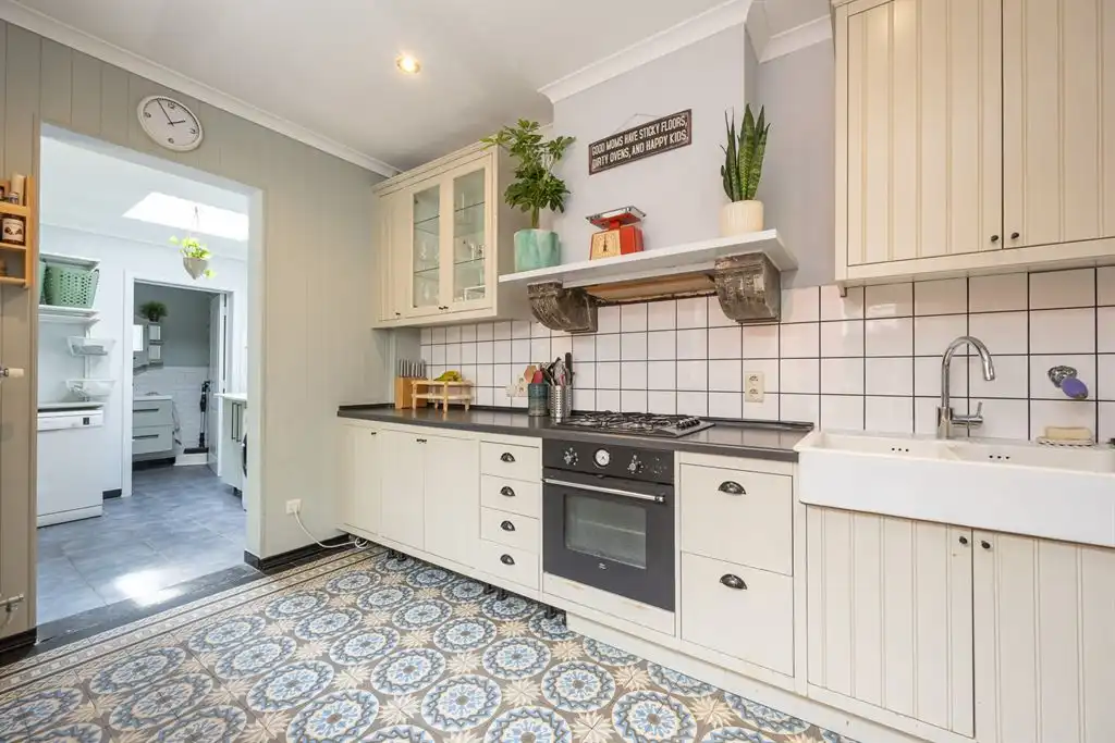 Karaktervolle gezinswoning met 4 slaapkamers en zonnige stadstuin foto 4