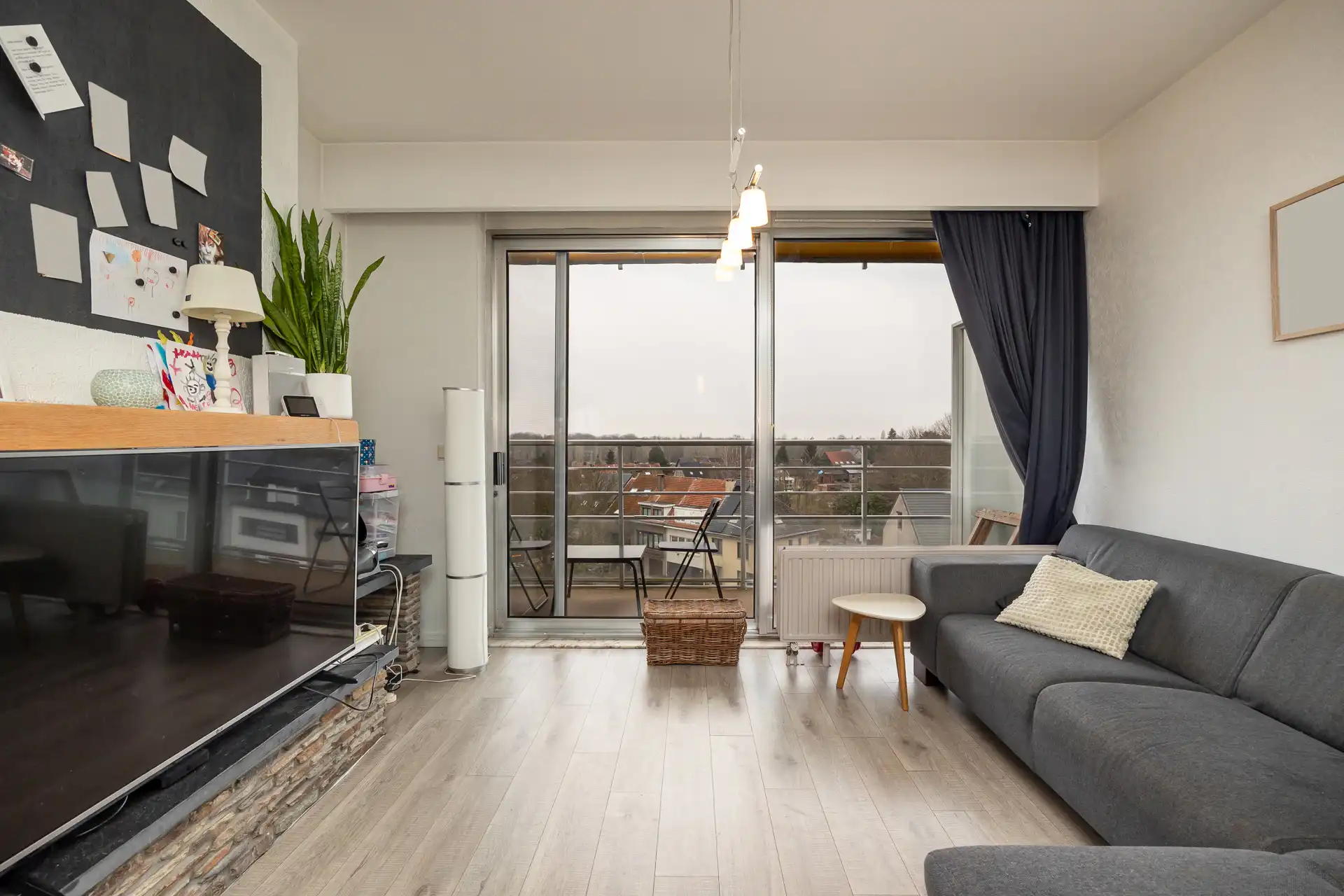 Ruim 2slpk-app. met vergezicht met kelder en parking foto 2