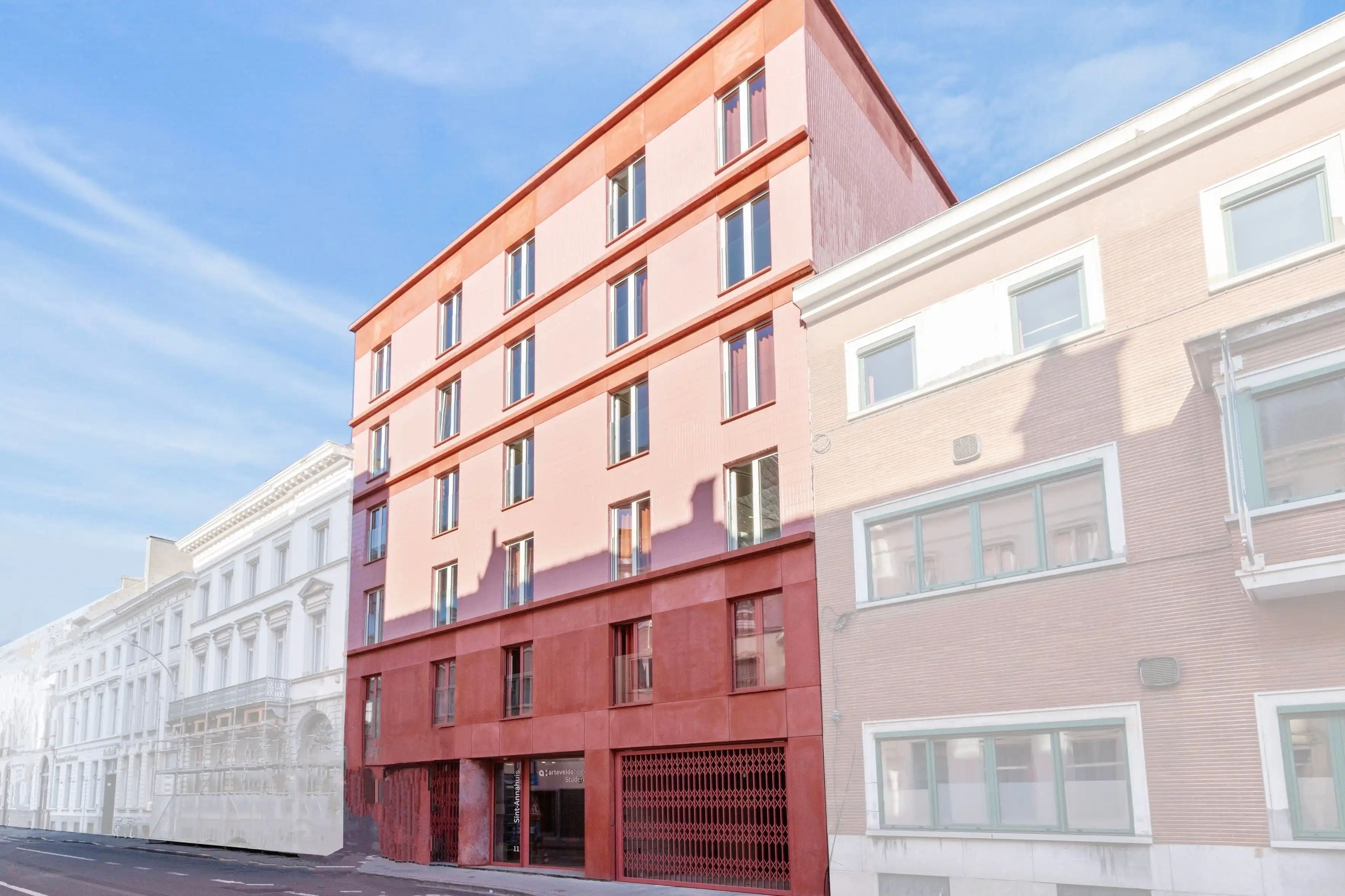 Nieuwe, verhuurde studentenhuisvesting te koop! foto {{pictureIndex}}