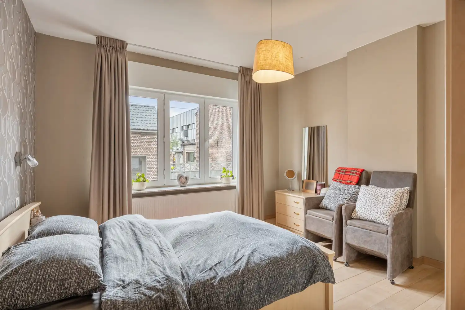 Ruime gezinswoning met 4 slaapkamers, 2 badkamers en zonnige tuin op rustige locatie foto 13