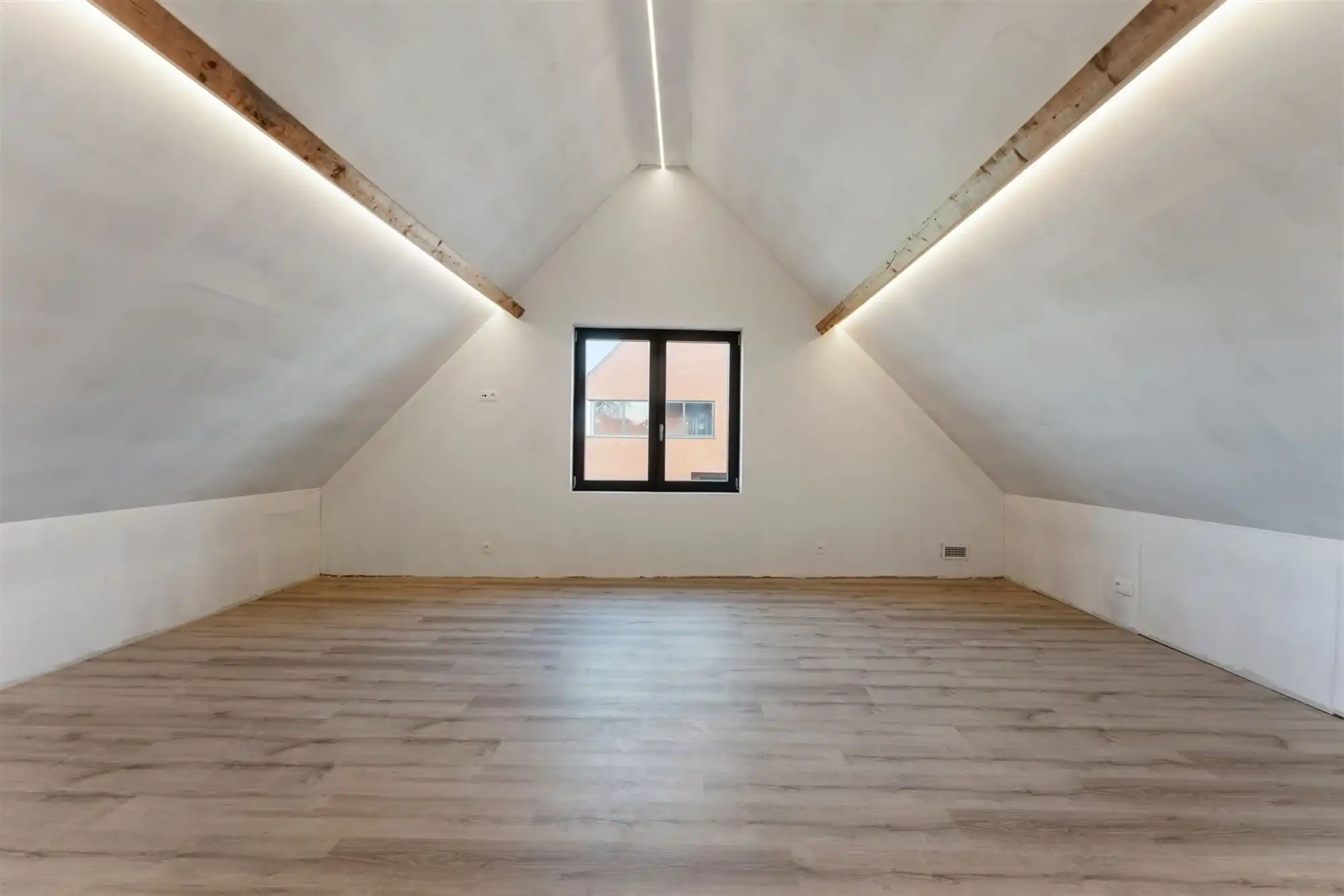 AF TE WERKEN RUIME WONING (222M²) MET 2 SLAAPKAMERS EN TUIN MET TUINKAMER OP 6A 81CA TE PAAL  foto 15