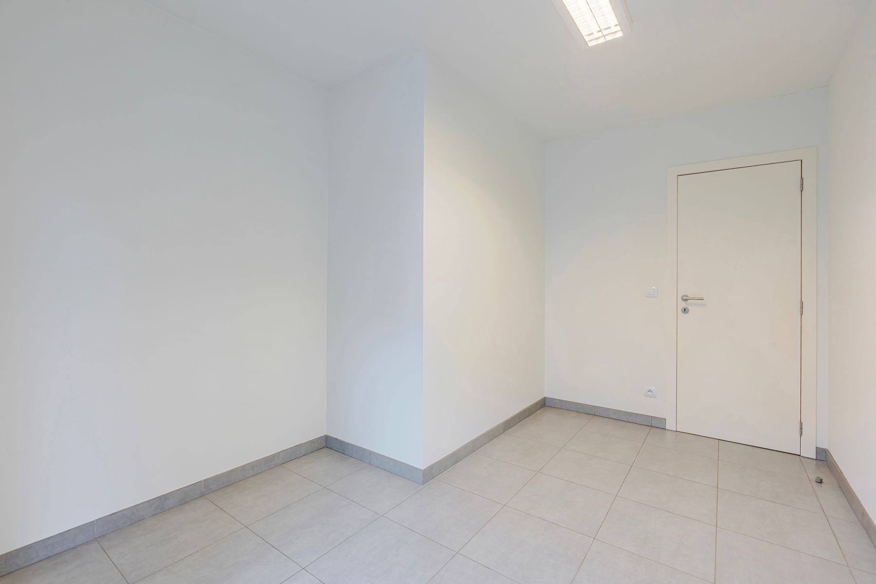 Instapklaar 2 slaapkamer appartement met grote tuin foto 13
