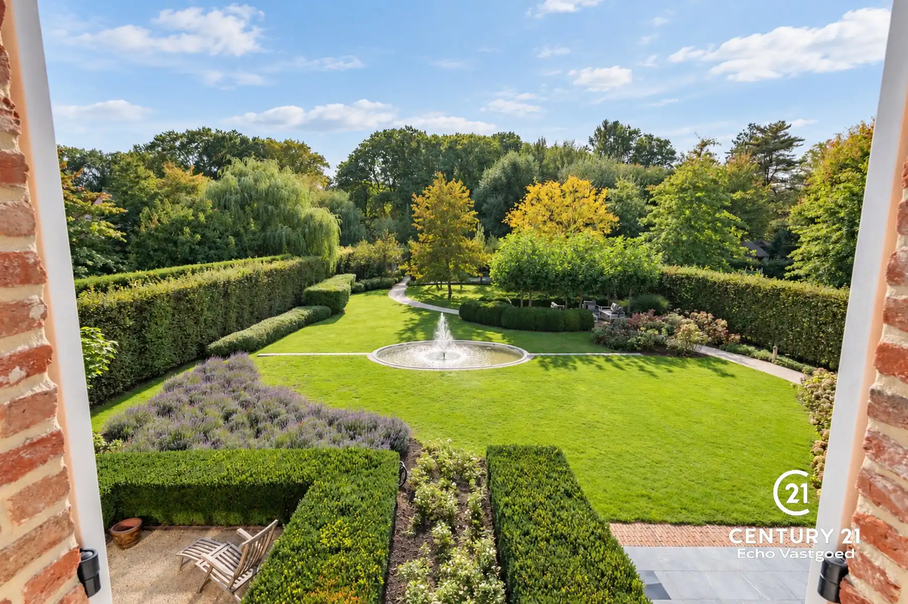 Statige, recente villa met parktuin en tijdloze klasse foto 23