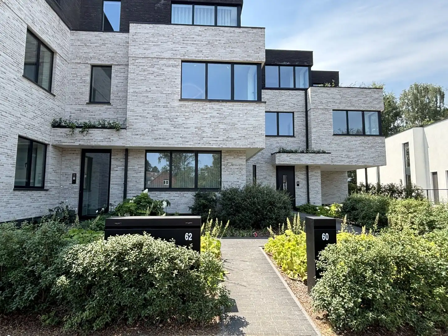 Luxueus én energieneutraal nieuwbouw villa-appartement  van 168 m² met 3 slaapkamers + 2 ondergrondse staanplaatsen + ruime kelder in kleine residentie te Schil foto 4