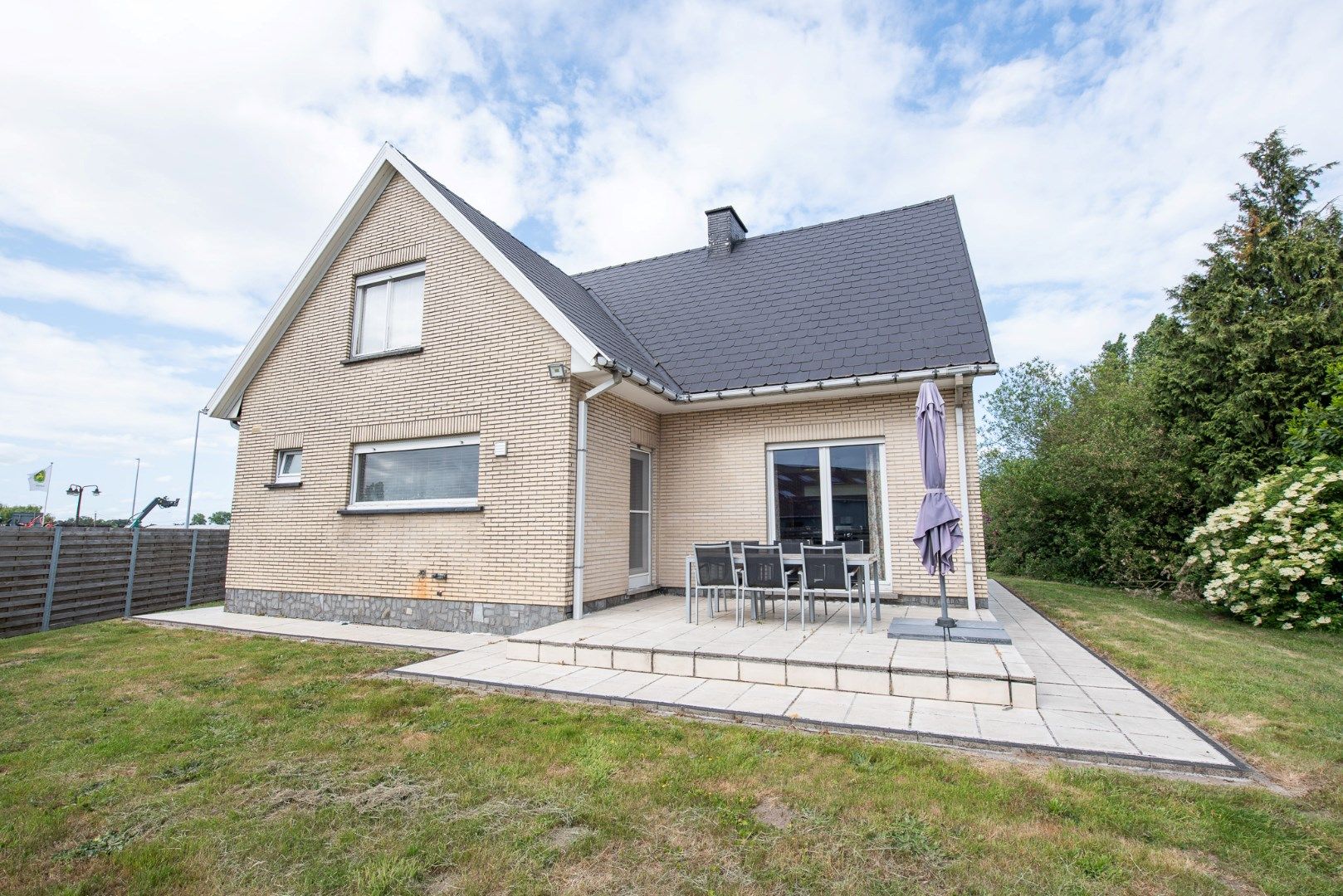 Ruime gezinswoning TE KOOP  op 1307 m² met uitstekende ligging en groot potentieel. foto 13