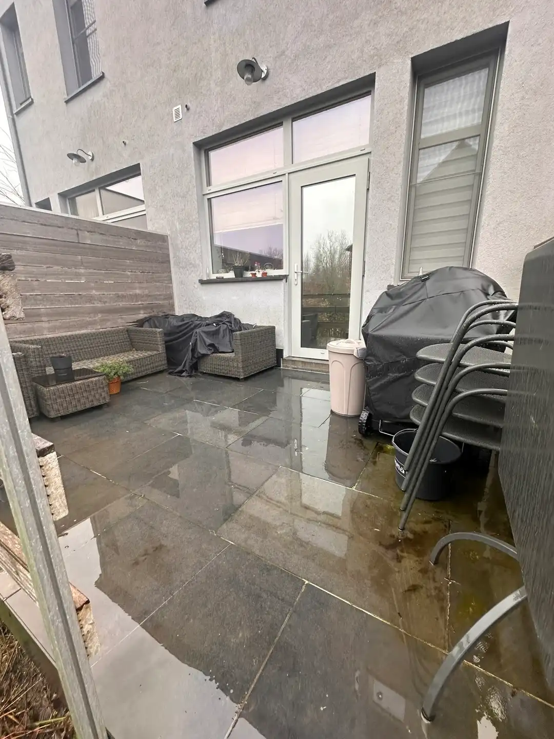WONING MET 3 SLPK, TERRAS, TUINTJE EN 2 AUTOSTAANPLAATSEN foto 16