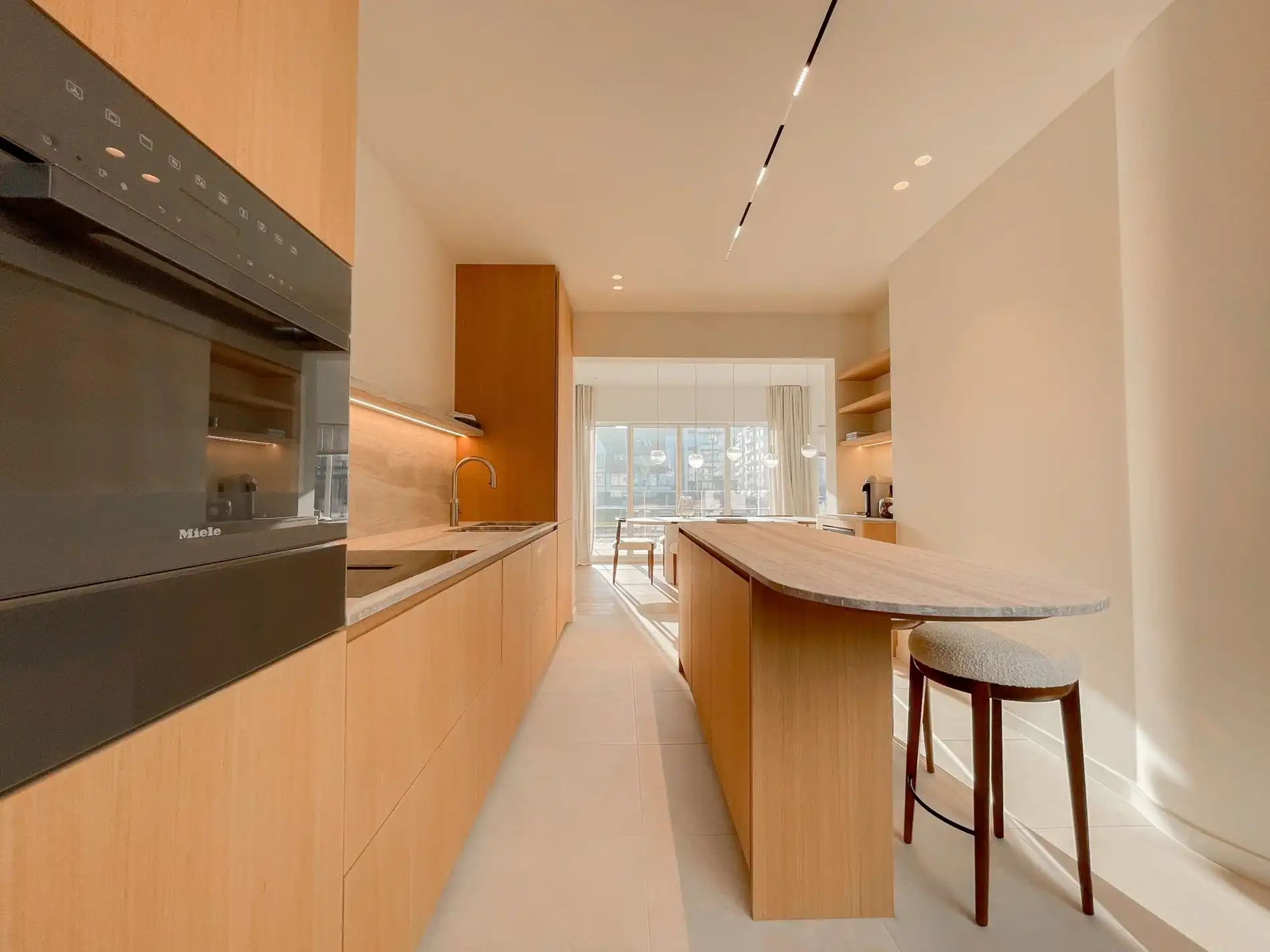 Exclusieve villa: Uitzonderlijk volledig gerenoveerde villa met frontaal zeezicht. foto 17