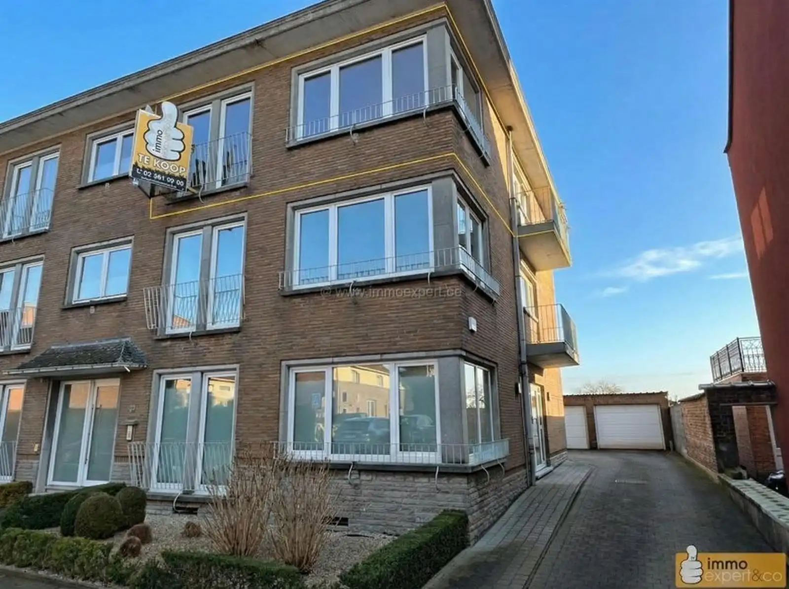 VLEZENBEEK: Instapklaar 2 slaapkamerapp. + garage + kelder foto 2