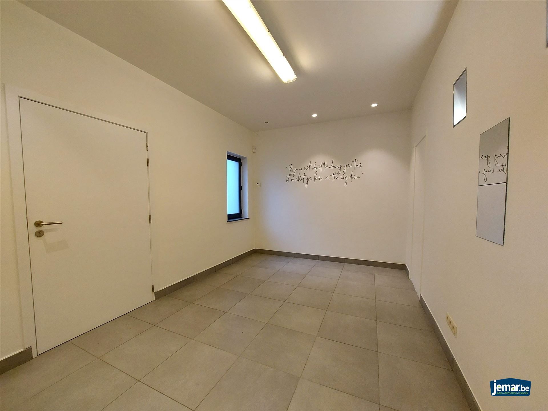 AANDELENOVERDRACHT: Handelspand met appartement foto 13