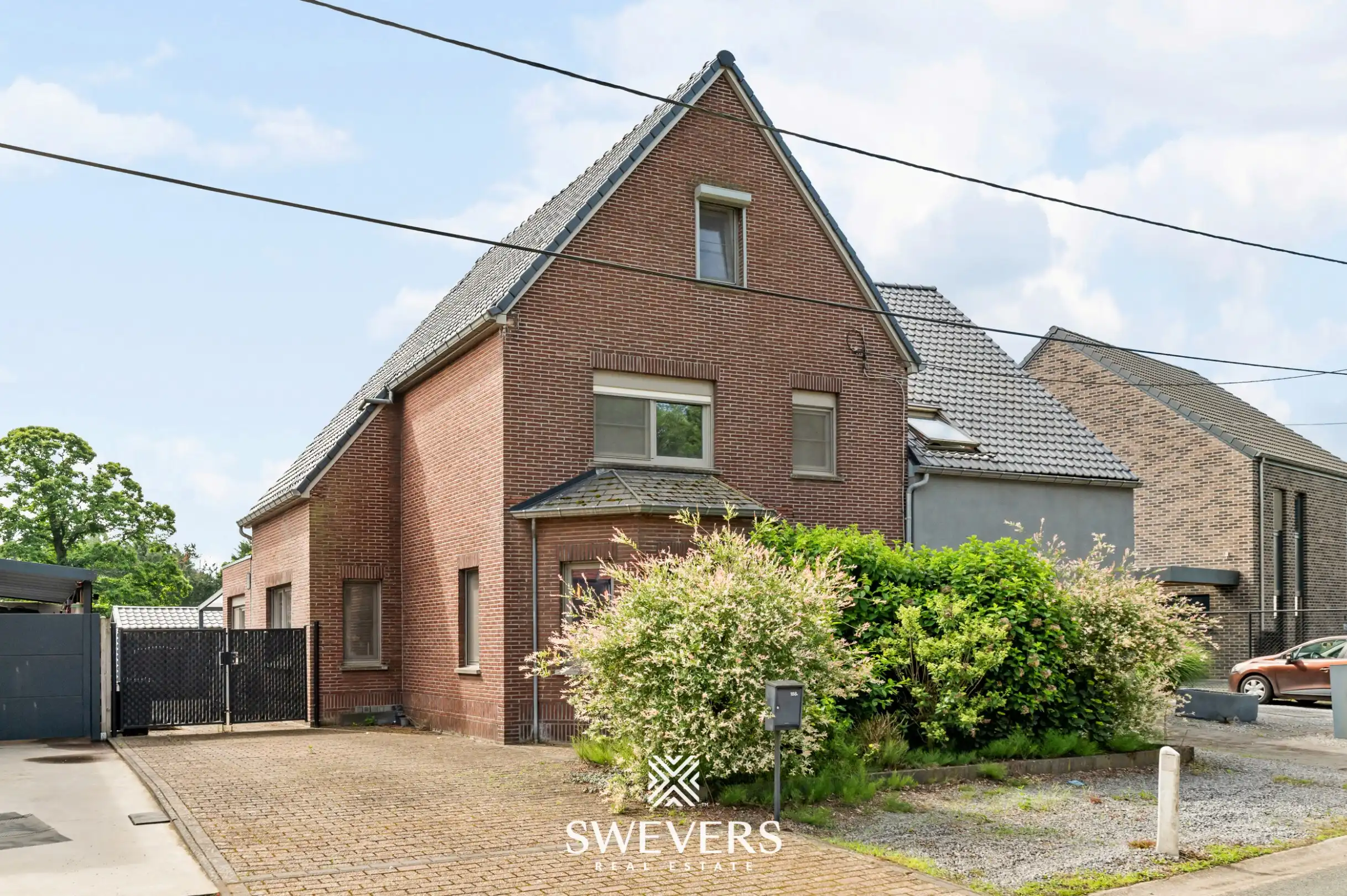 comfortabele woning met minstens 3 slaapkamers te Paal  foto {{pictureIndex}}