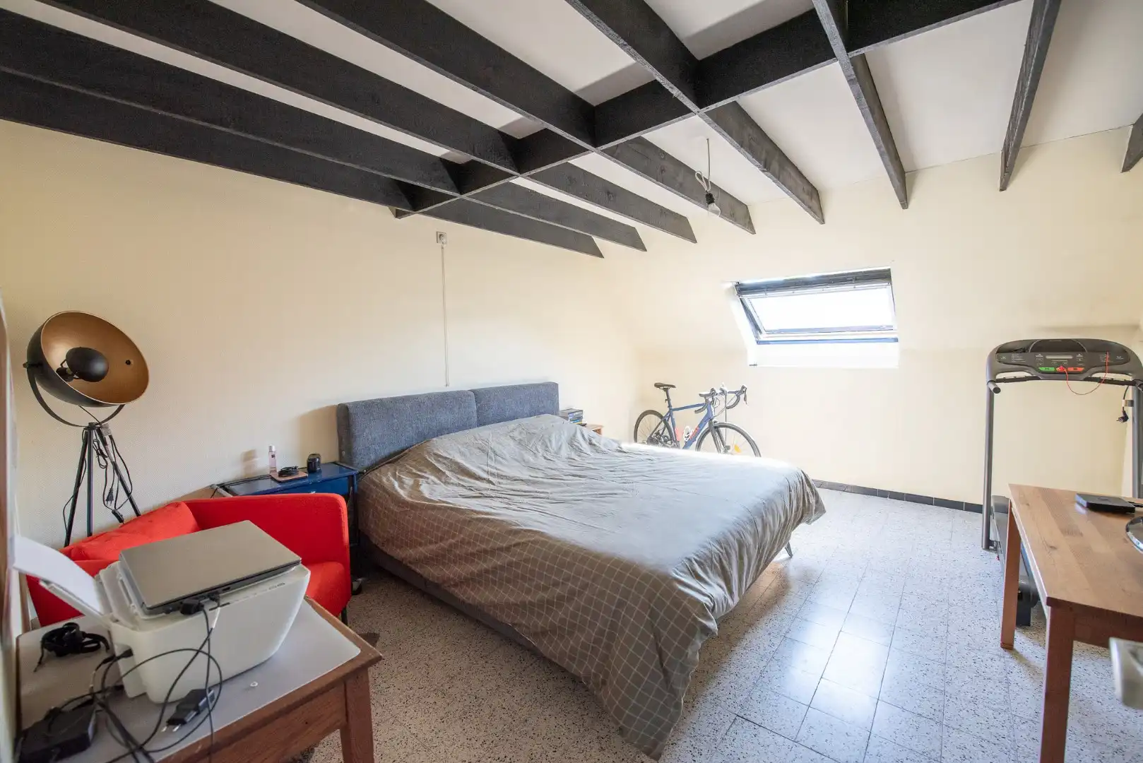Ruime woning in "De Piste" met garage & tuin te huur! foto 9