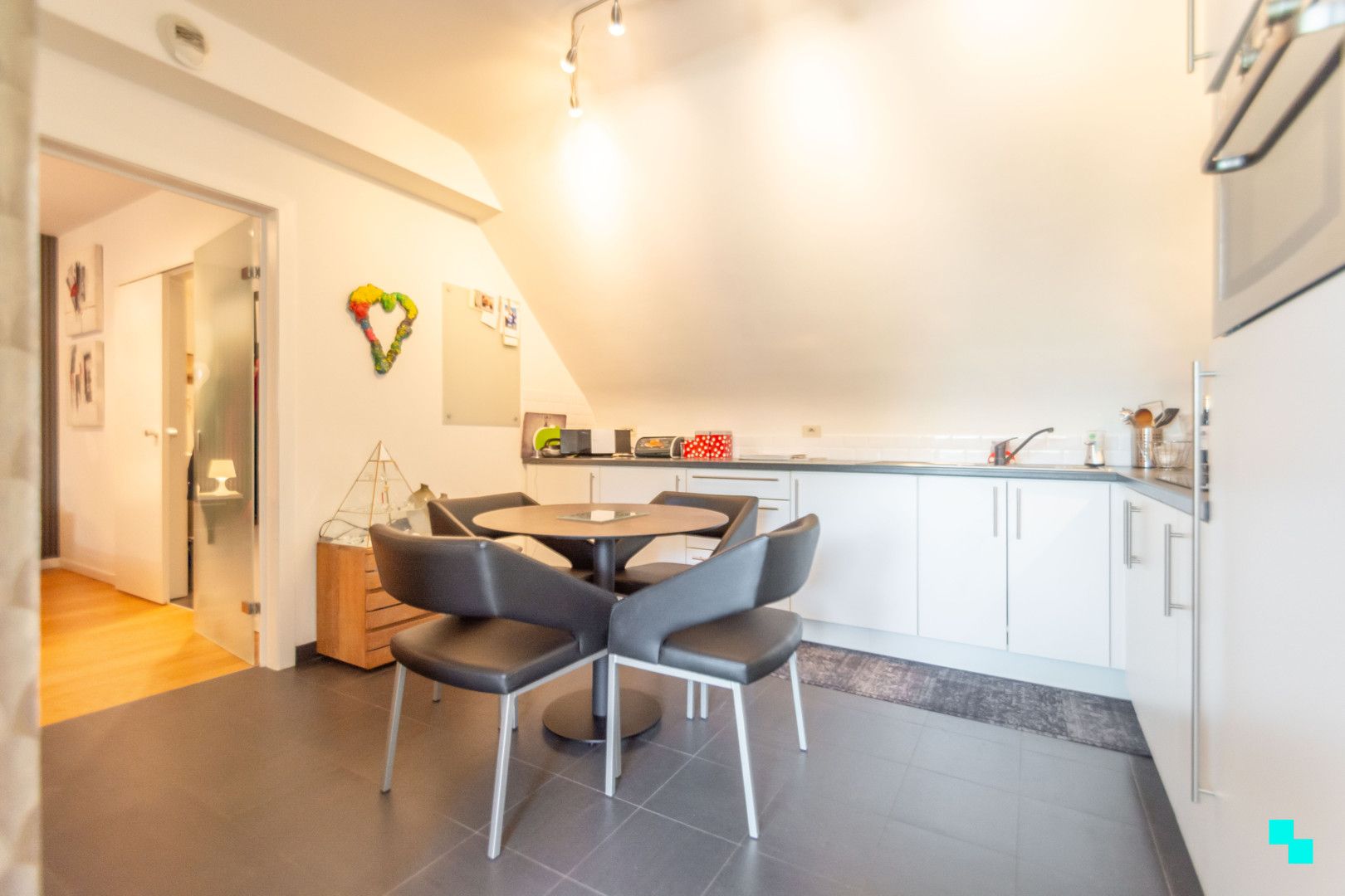 Tweeslaapkamerappartement met ruim terras in het dorp van Merelbeke foto 11