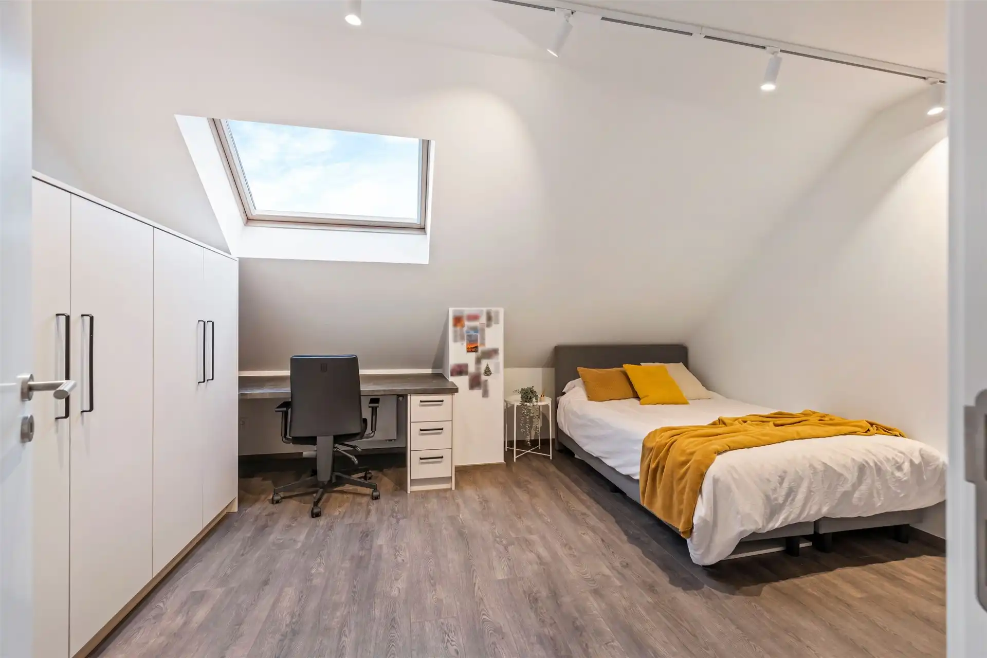 Uitzonderlijk ruim duplex appartement met loft allures in het hartje Sint-Niklaas (220m²) foto 10