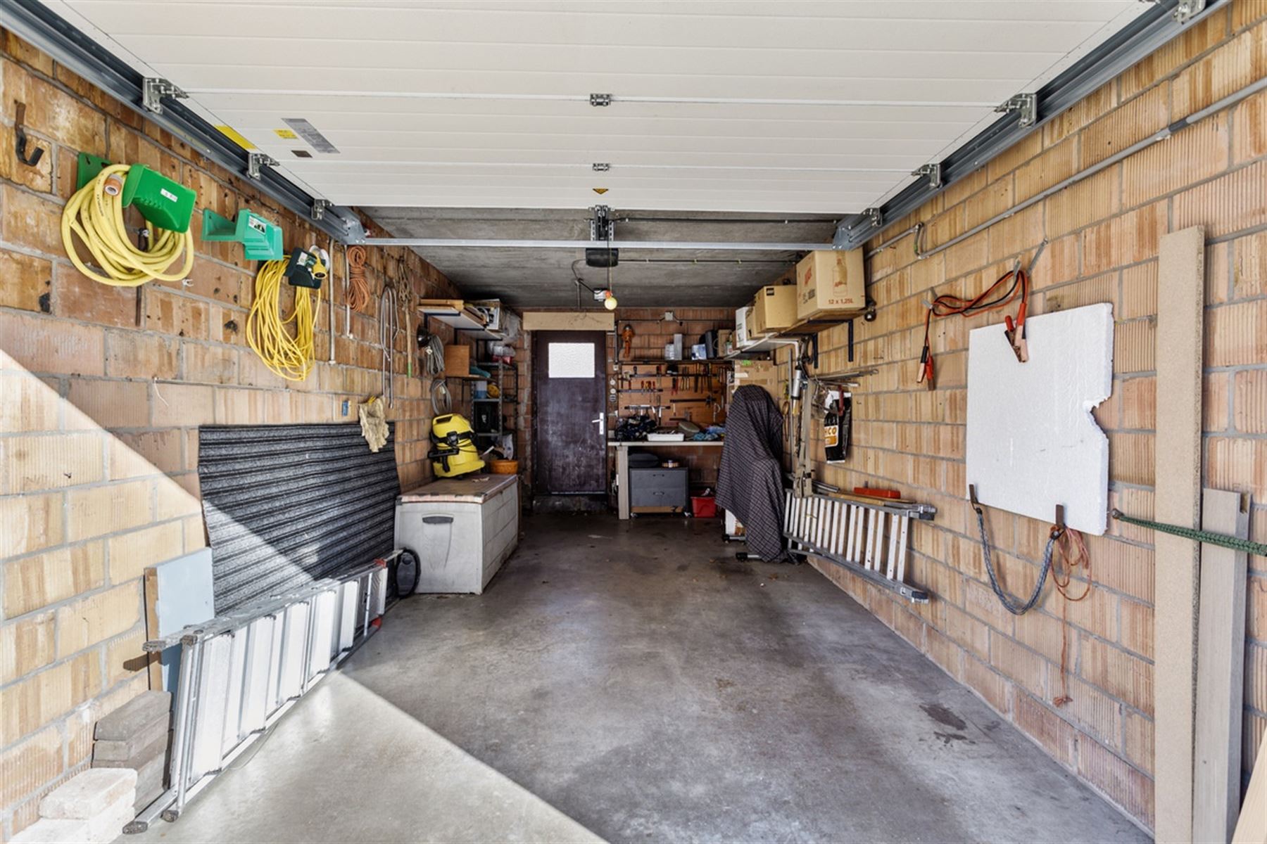 Starterswoning of ideale investeringseigendom met garage foto 25