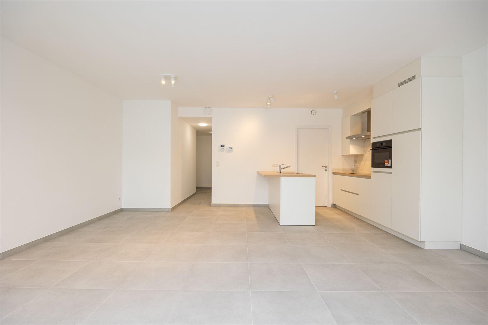 Modern nieuwbouwappartement met 2 slaapkamers, terras & overdekte autostaanplaats foto 4