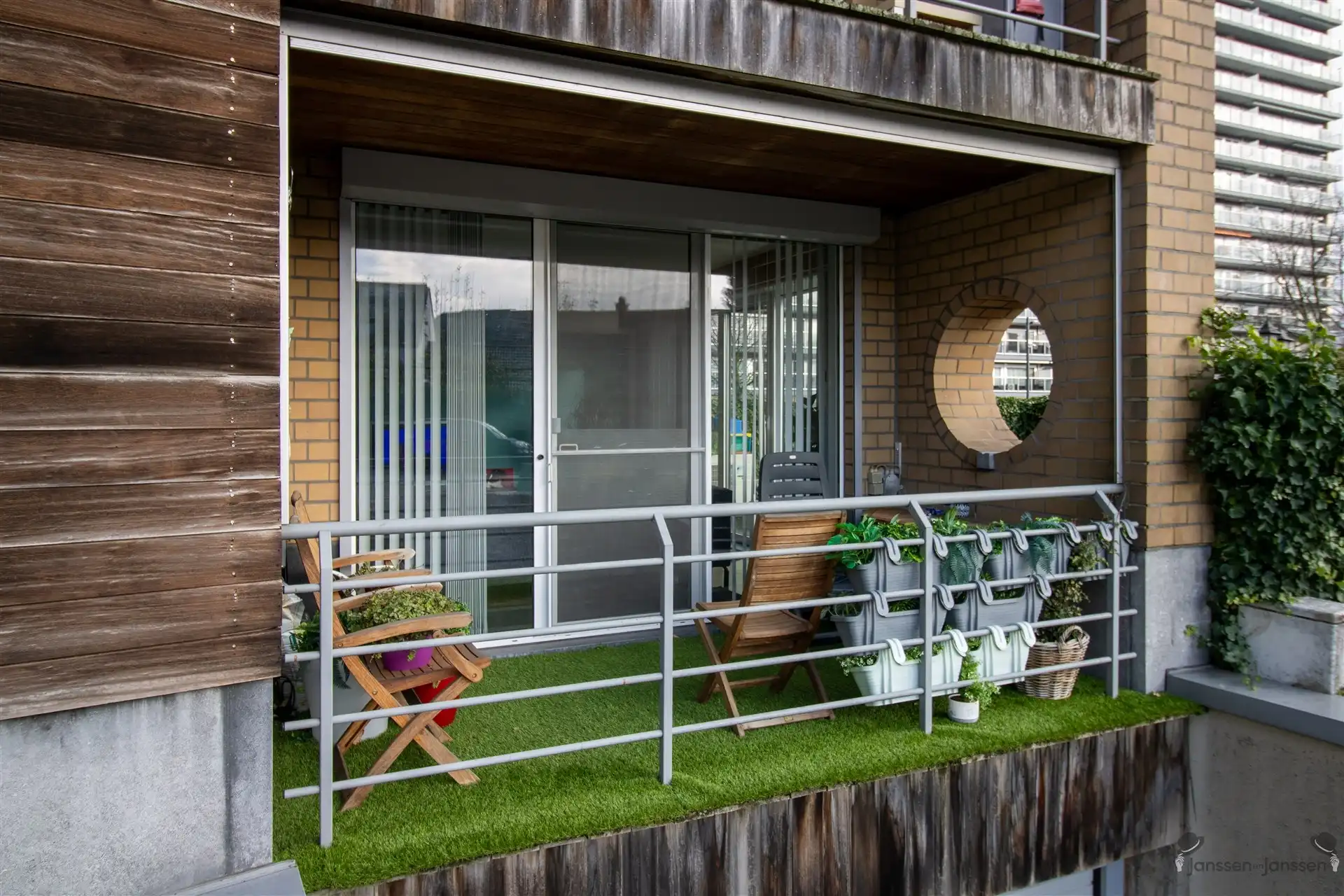 Gelijkvloers appartement van 115 m² met tuin, 2 slaapkamers en een ondergrondse parkeerplaats foto 4