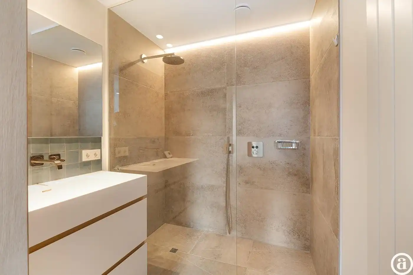 Exclusief en luxueus duplexappartement met panoramisch zicht foto 22