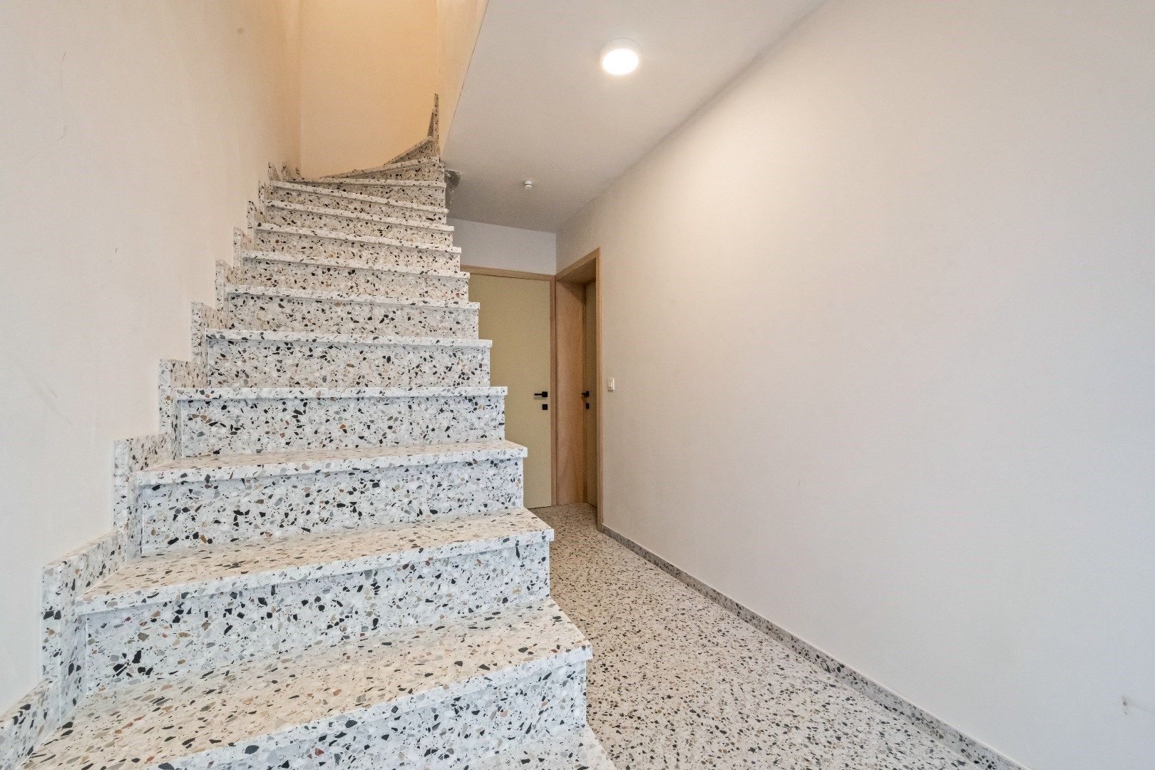 Gelijkvloers en zeer energiezuinig appartement met mooie tuin ! foto 10
