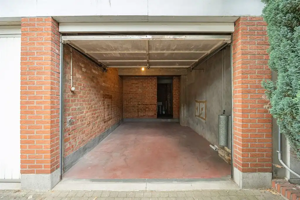 Instapklaar tweeslaapkamerappartement met garage foto 15
