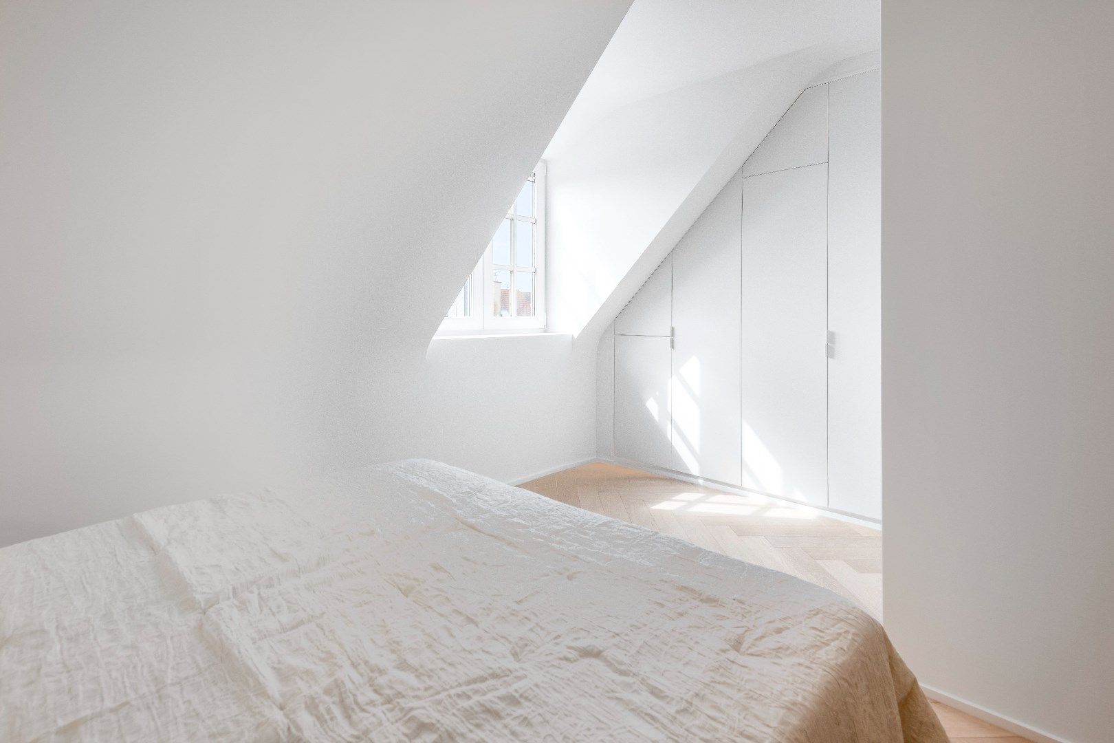 Instapklaar, totaal gerenoveerd doorzon duplex dakappartement met twee zonneterrassen foto 20
