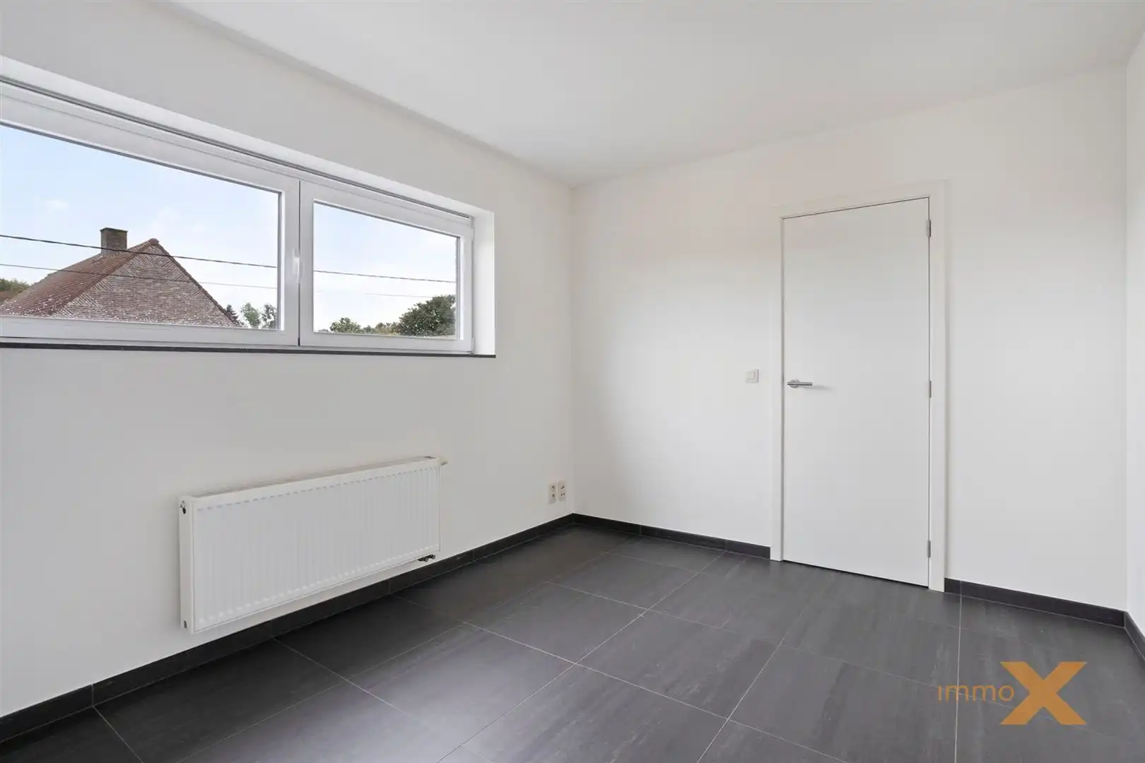 RECENTE INSTAPKLARE LICHTRIJKE RUIME WONING foto 16