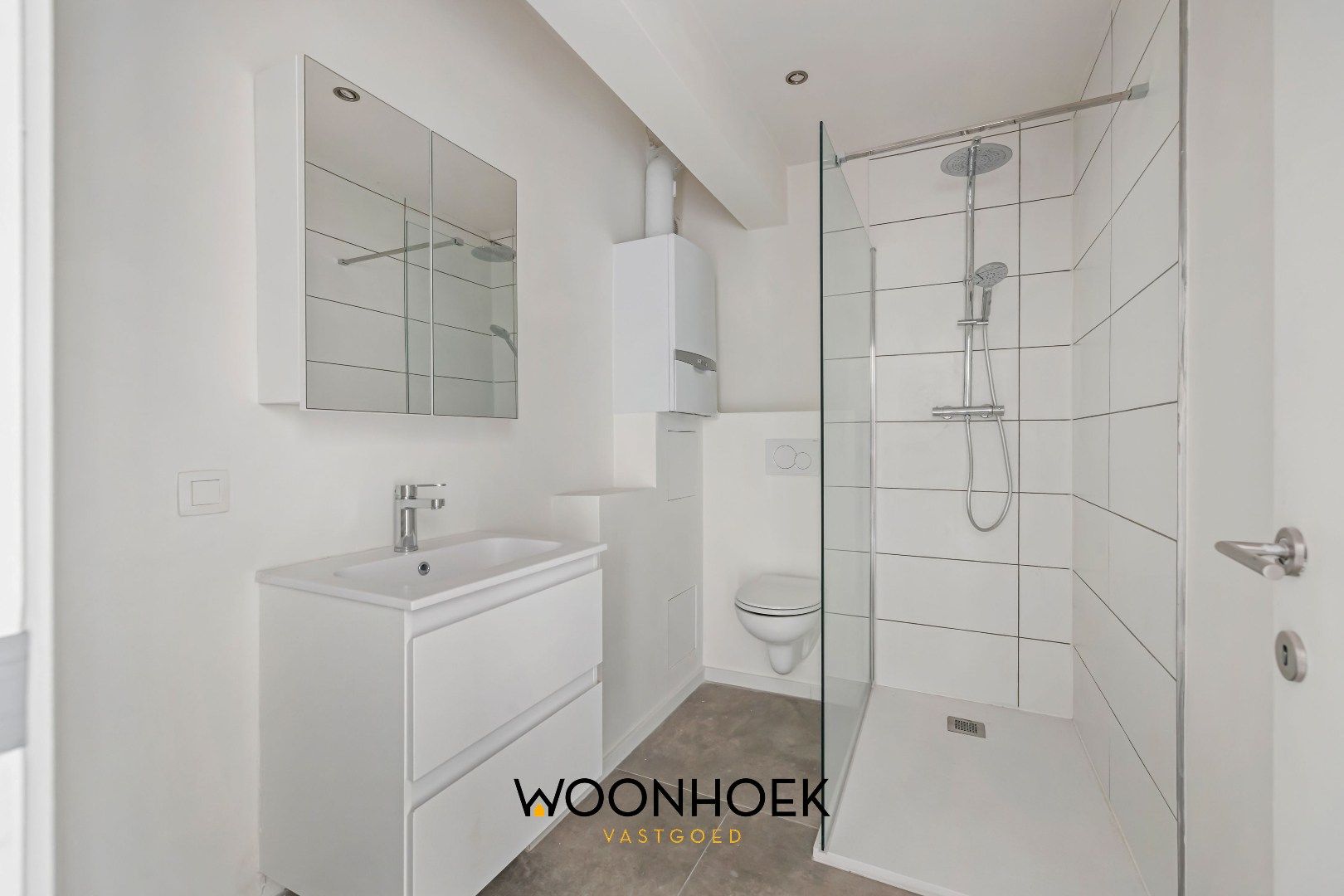 Gerenoveerd appartement op toplocatie te Belsele! foto 8
