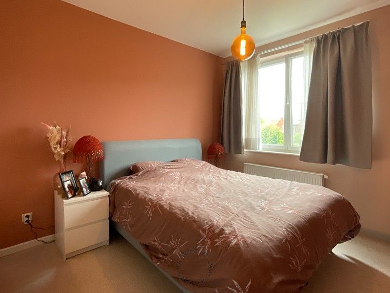 Mooi appartement aan het kerkplein van Melsele met twee slaapkamers en terras foto 6