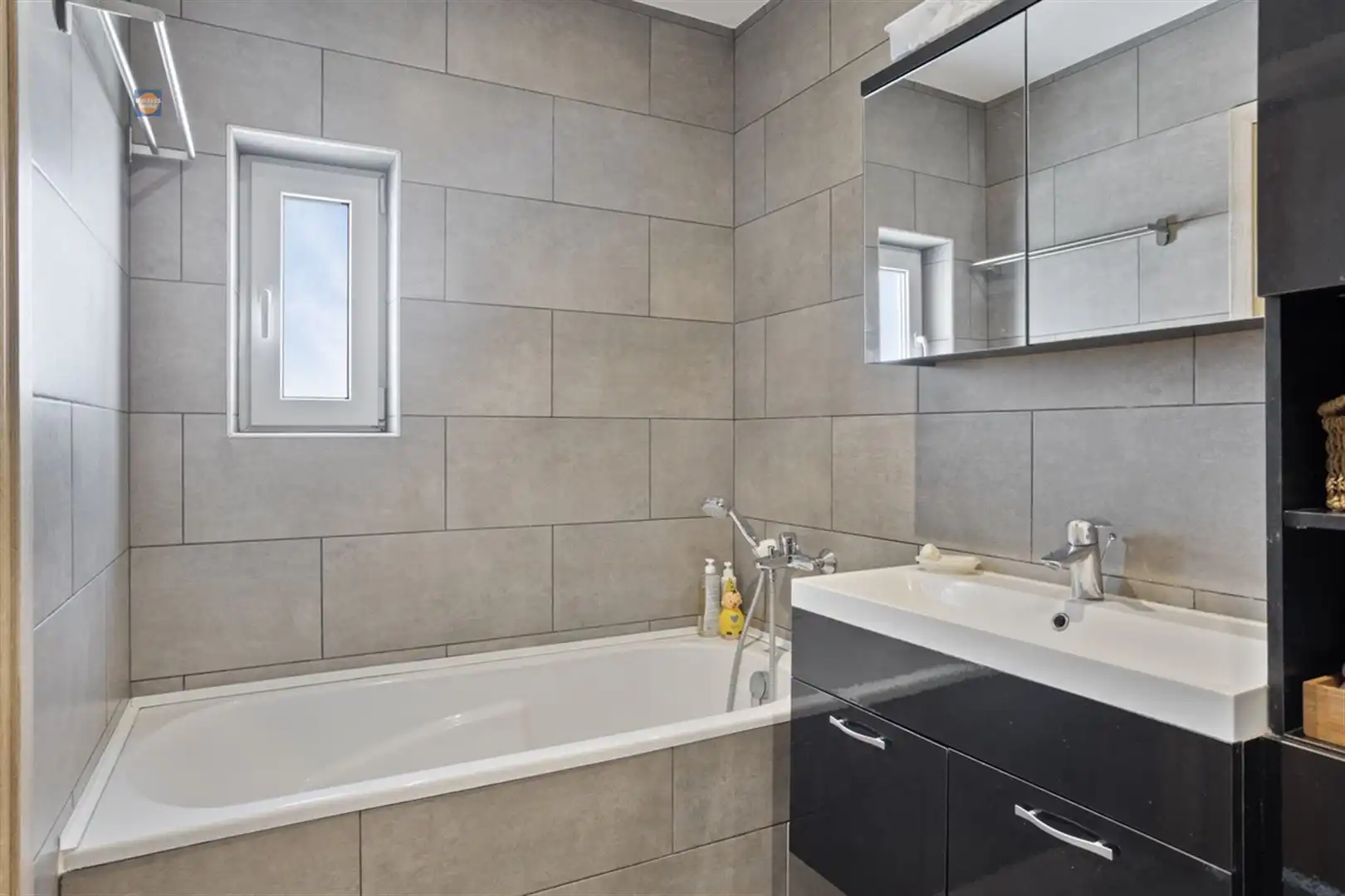 Rustig gelegen woning met 4 slaapkamers foto 9