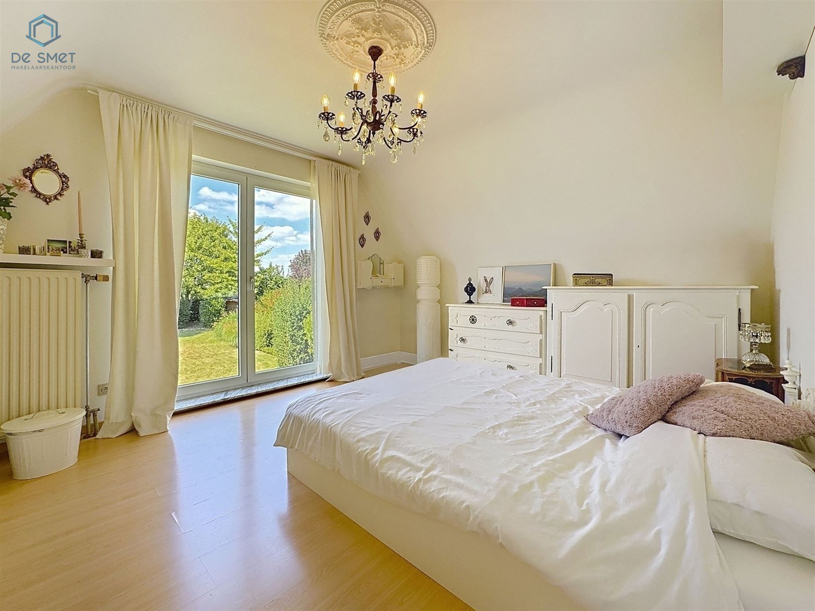 INSTAPKLARE WONING MET 4 SLKS OP EEN BOOGSCHEUT VAN CENTRUM ZOTTEGEM foto 17