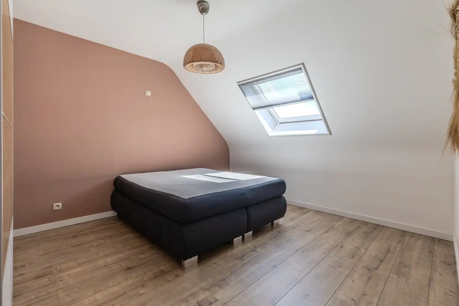 Energiezuinig duplex-appartement met twee slaapkamers, terras en autostaanplaats nabij Maastricht foto 20