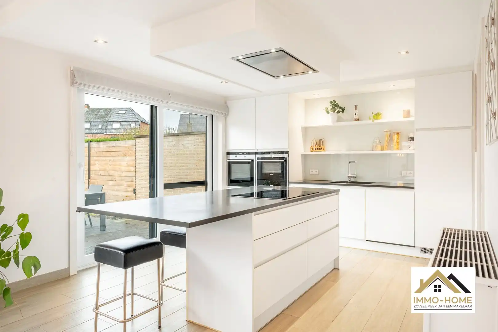 Prachtige HOB met zonnepanelen in een doodlopende straat! foto 2