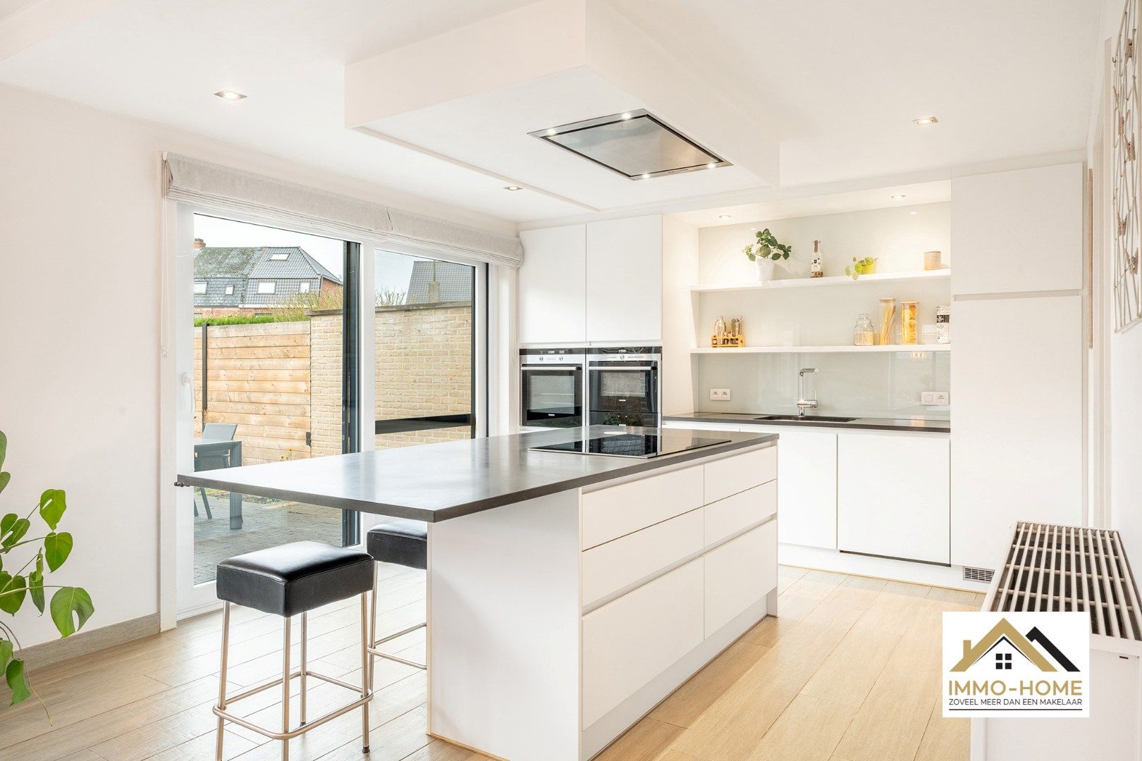 Prachtige HOB met zonnepanelen in een doodlopende straat! foto 2