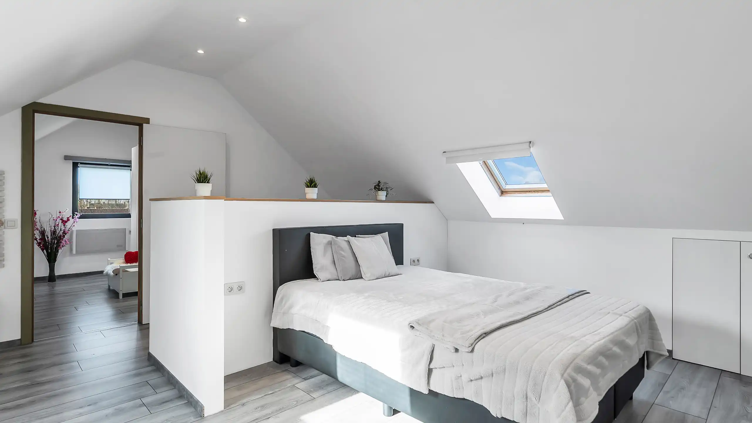 Uniek wonen in loftstijl met veel potentieel op topligging foto 19