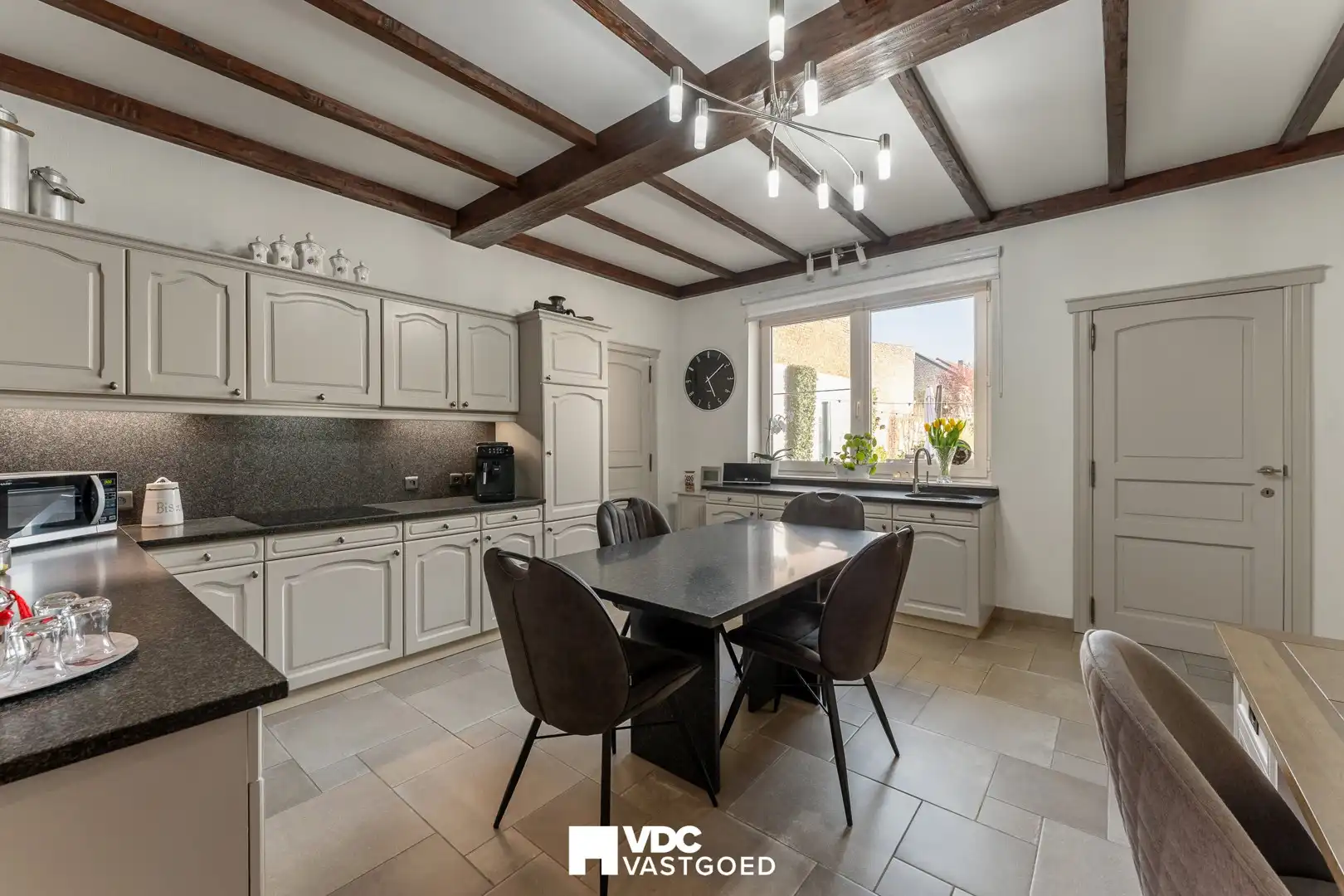 Instapklare, energiezuinige gezinswoning met tuin, veranda en polyvalente zolder (mogelijkheid tot studio) foto 17