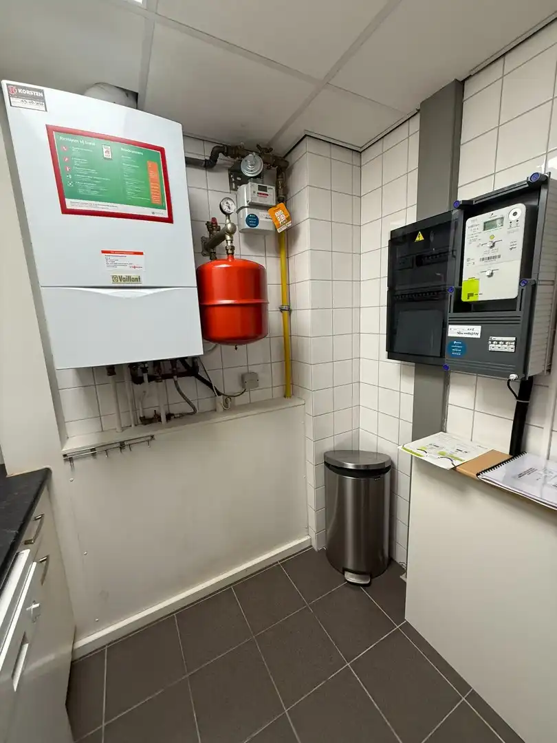 Volledig ingerichte & instapklare kantoorruimte op toplocatie in Achel! foto 20
