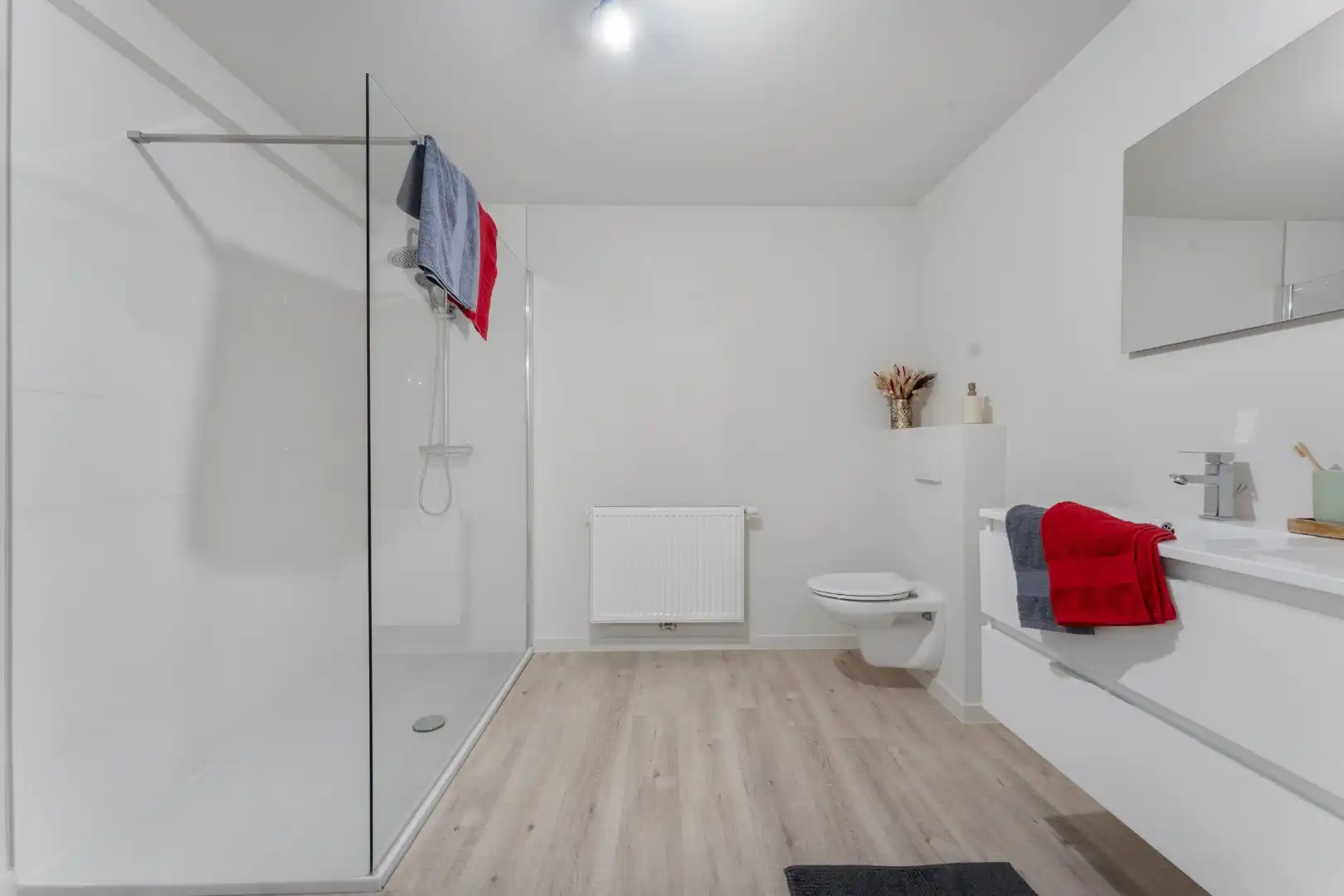 Instapklare, stijlvol gerenoveerde rijwoning in het hart van Bredene-Dorp foto 12