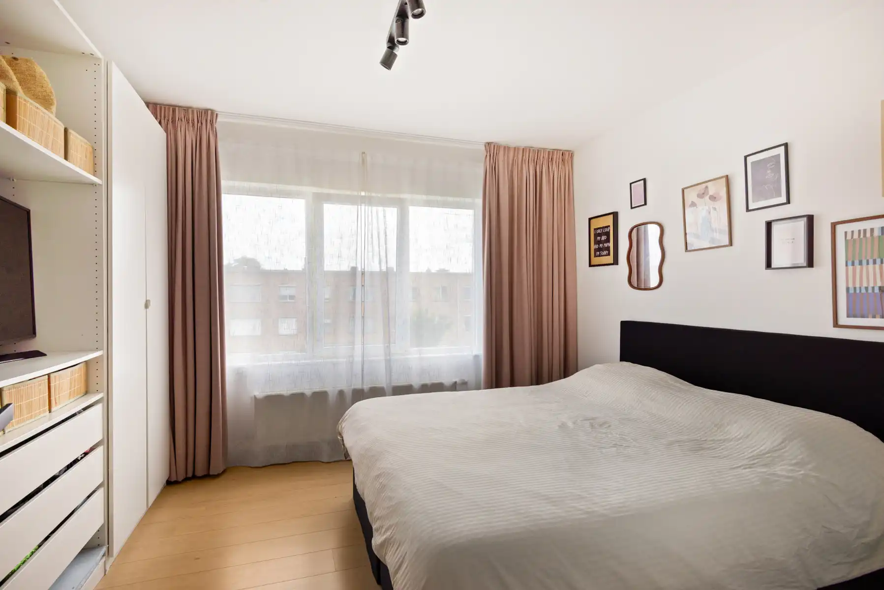 Atypisch ruim appartement met drie slaapkamers foto 17